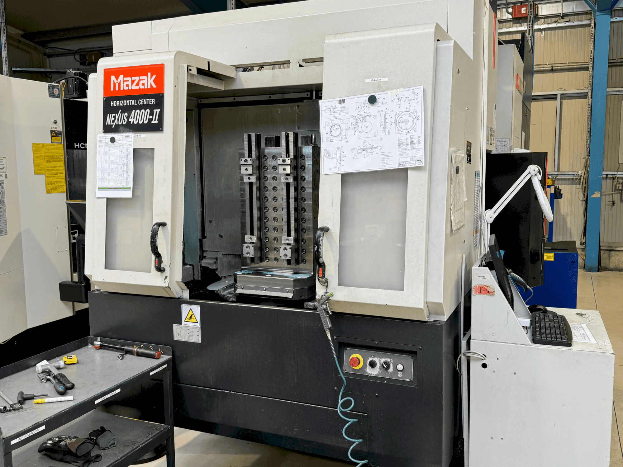 Frontansicht der Mazak HCN 4000 II  Maschine