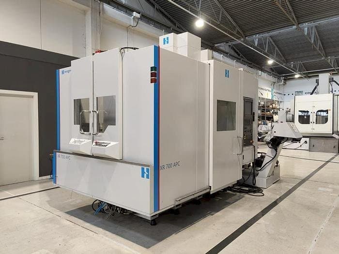 Frontansicht der Bridgeport XR-700 APC  Maschine