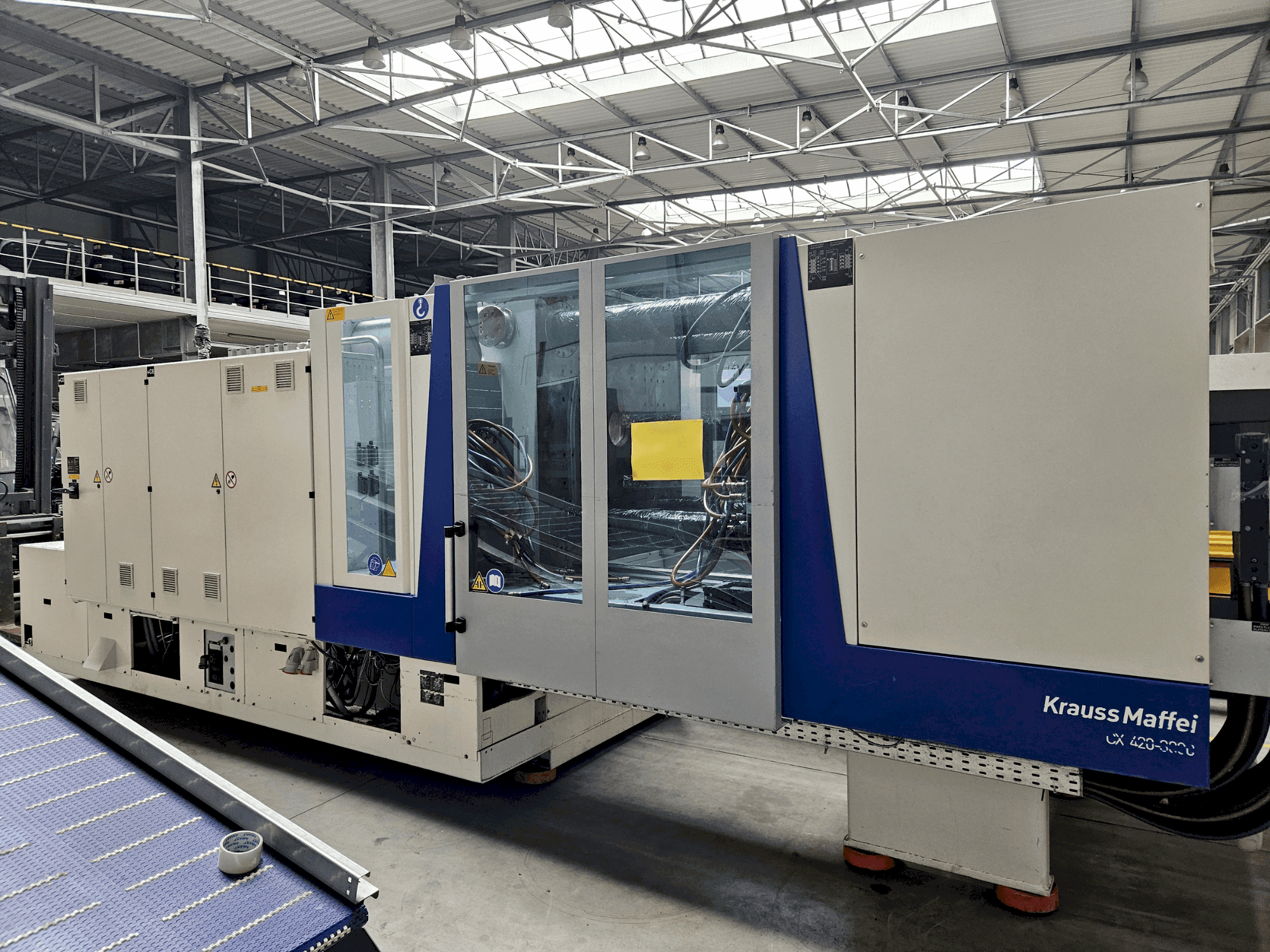 Frontansicht der Krauss Maffei 420-3000 CX  Maschine