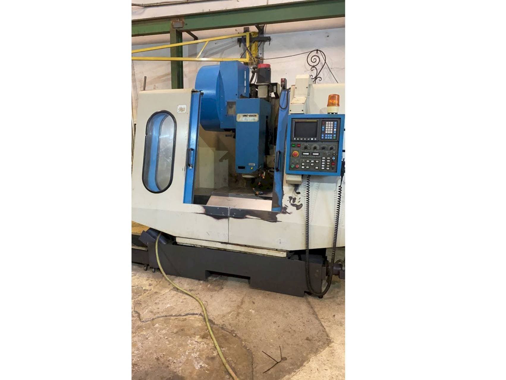 Frontansicht der Johnford VMC 650A  Maschine