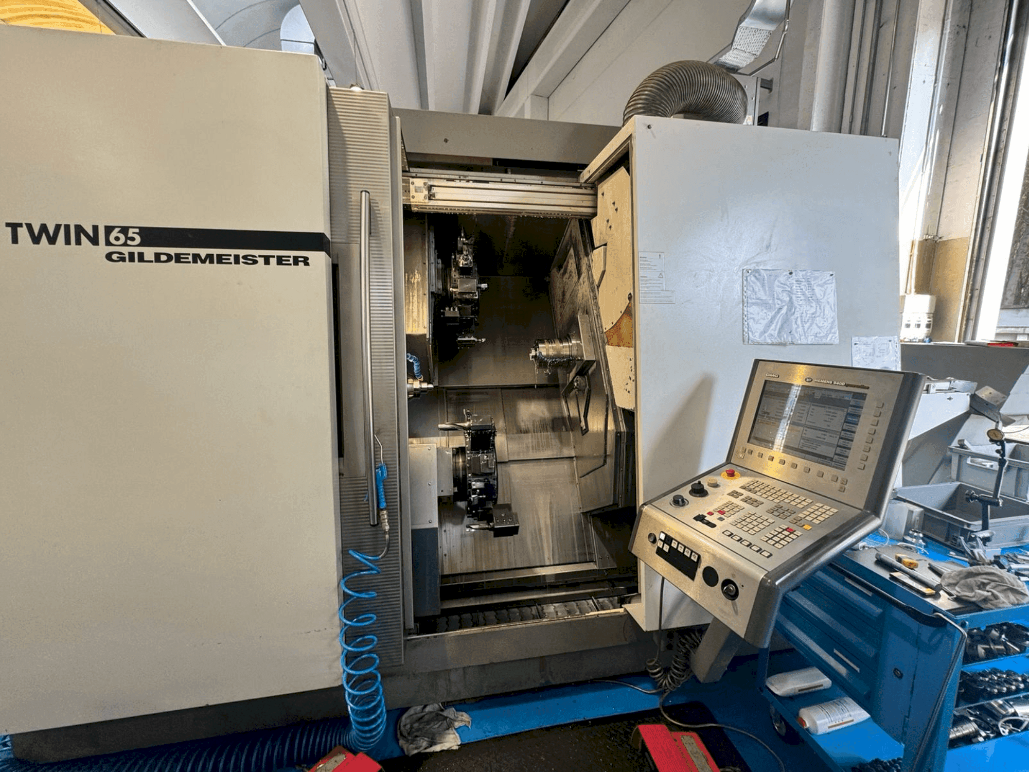 Frontansicht der Gildemeister Twin 65  Maschine