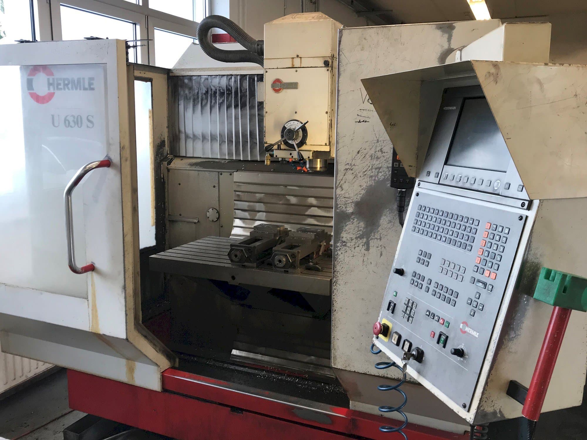 Frontansicht der HERMLE U 630 S  Maschine