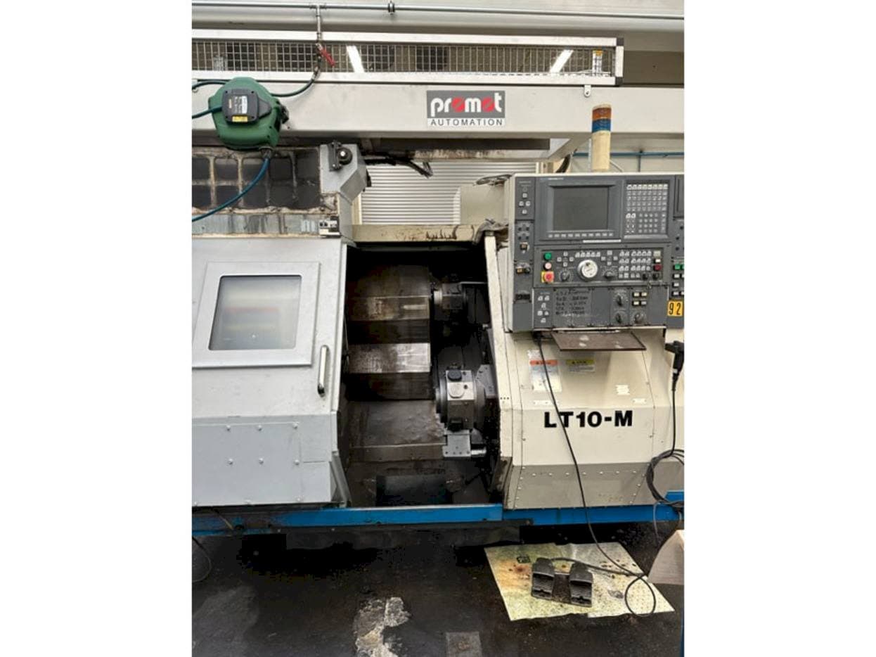 Frontansicht der Okuma LT10  Maschine