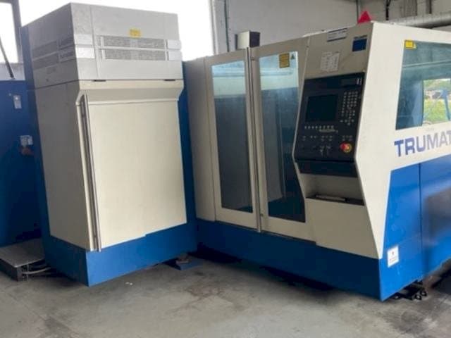 Frontansicht der TRUMPF Trumatic L3050 Maschine