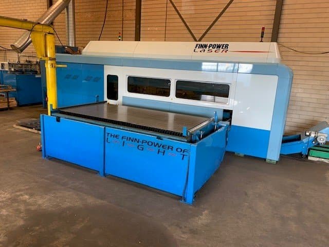 Frontansicht der Finn-Power FPL6-BL  Maschine