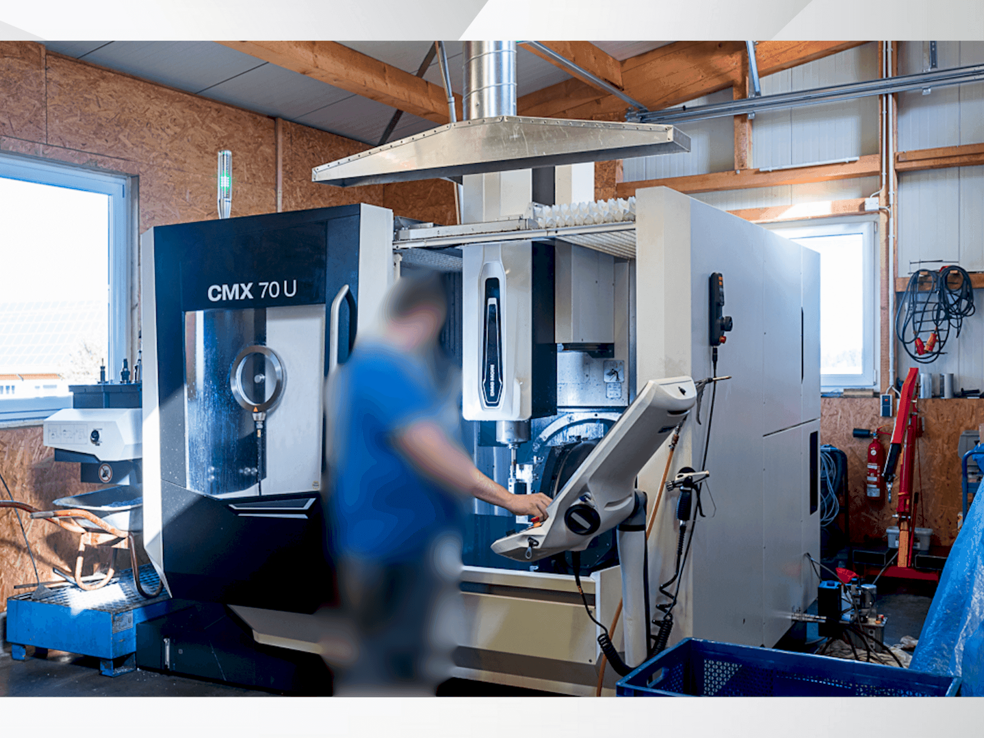 Frontansicht der DMG MORI CMX 70 U  Maschine