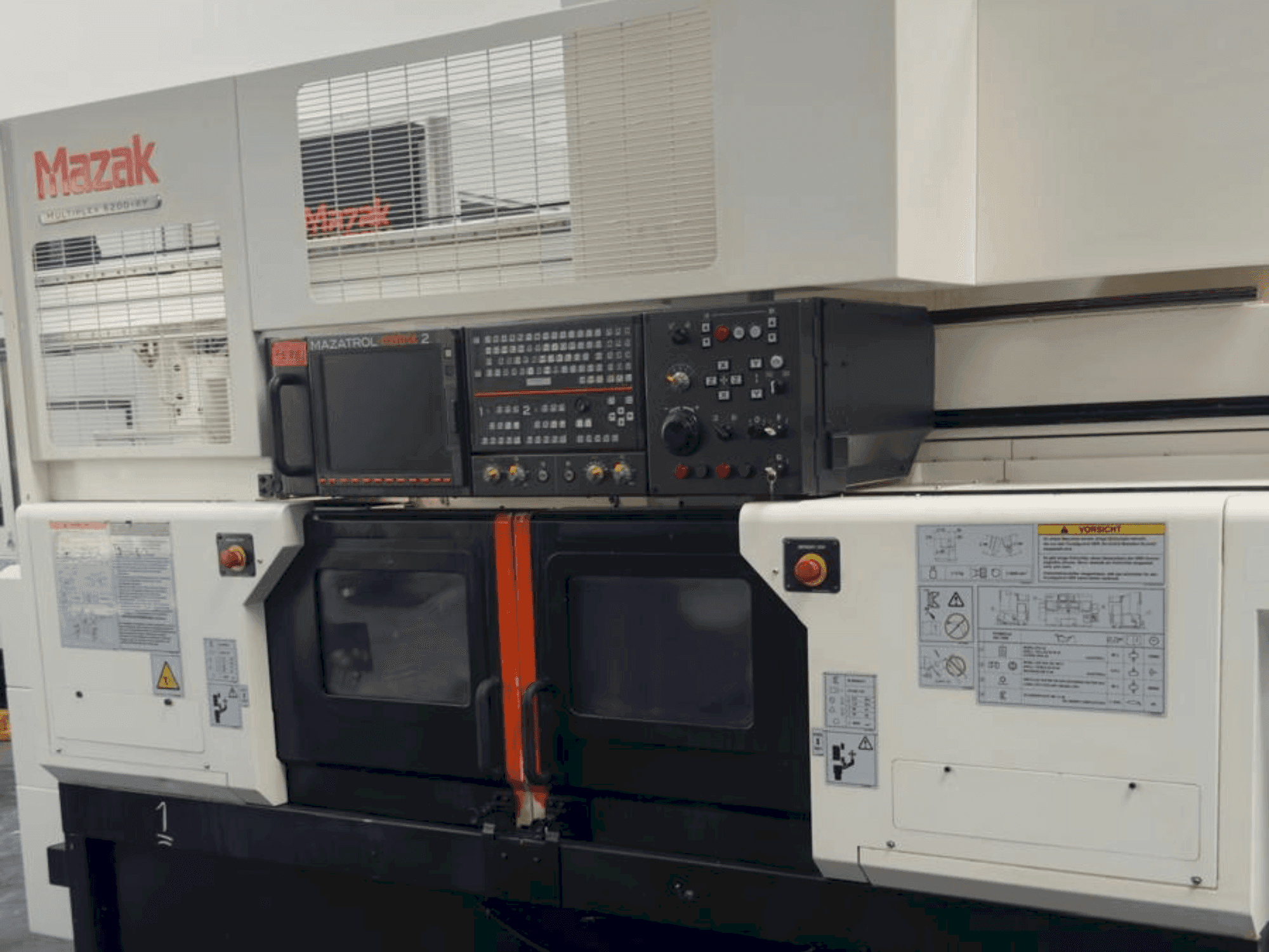 Frontansicht der Mazak Multiplex 6200 Y  Maschine