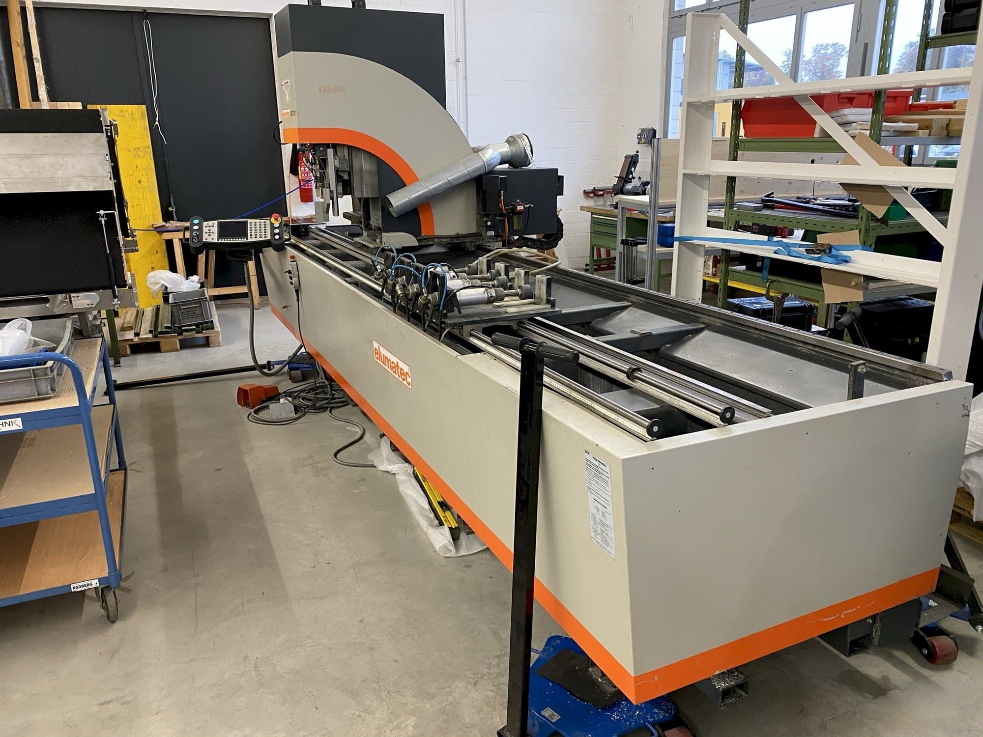 Frontansicht der Elumatec SBZ 122/3  Maschine