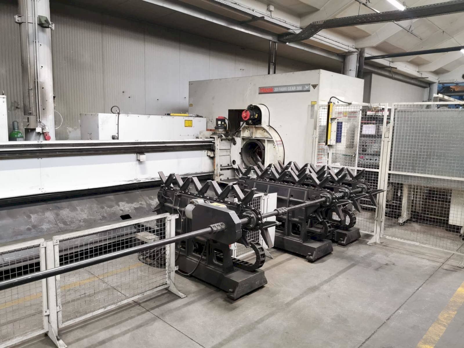 Frontansicht der Mazak 3D Fabri Gear 300V  Maschine