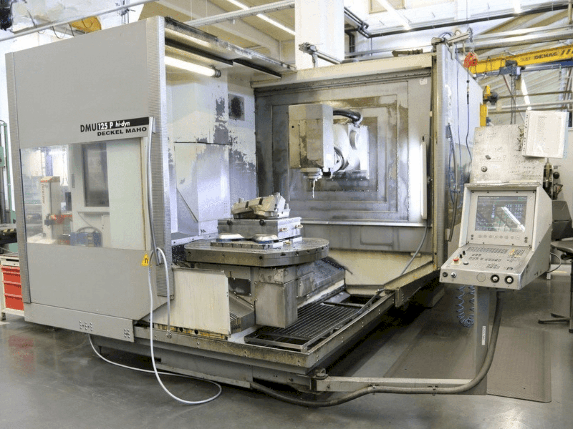 Frontansicht der DECKEL MAHO DMU 125 P hi-dyn  Maschine