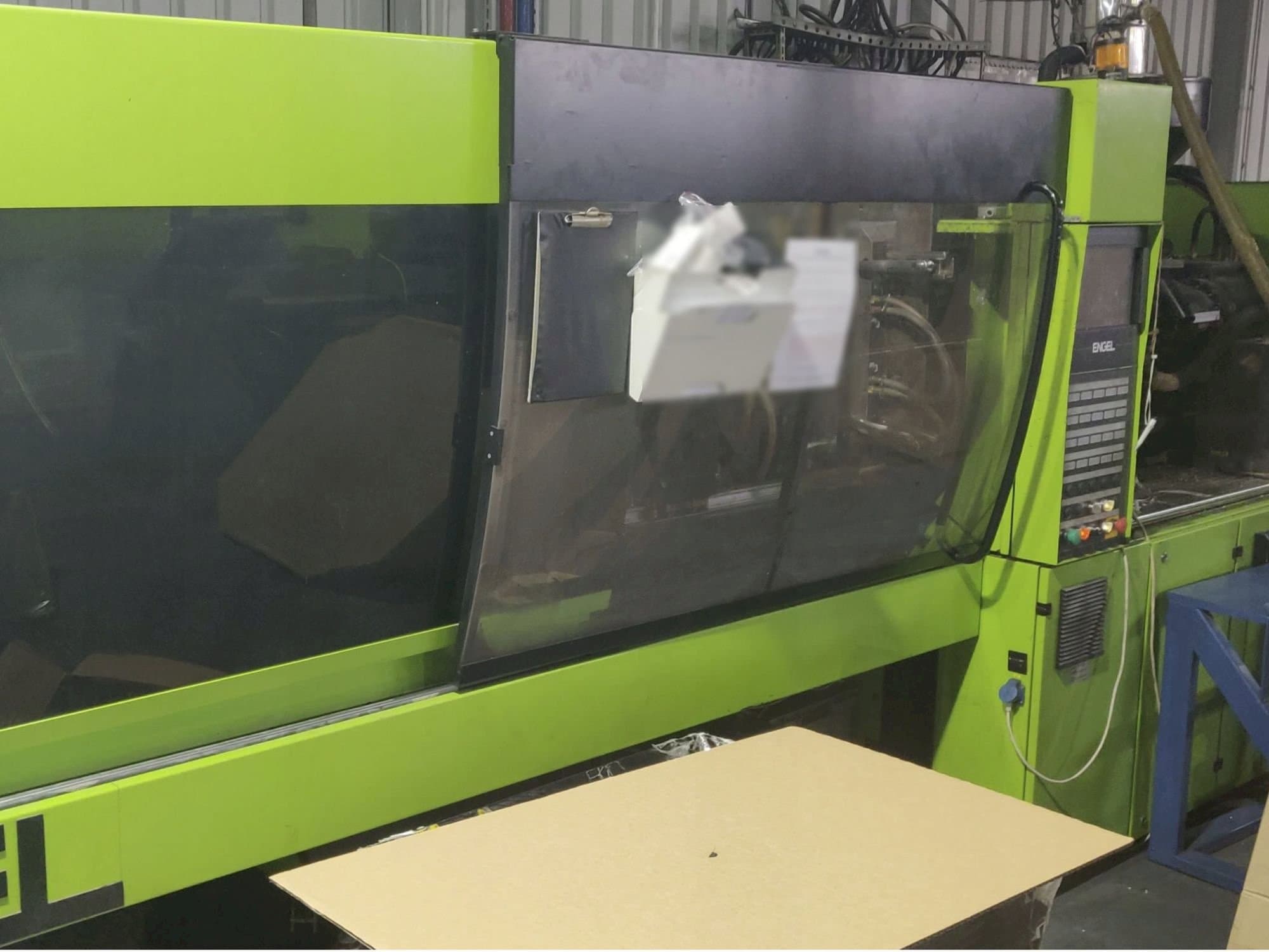 Frontansicht der ENGEL Victory 1050/220 Tech  Maschine