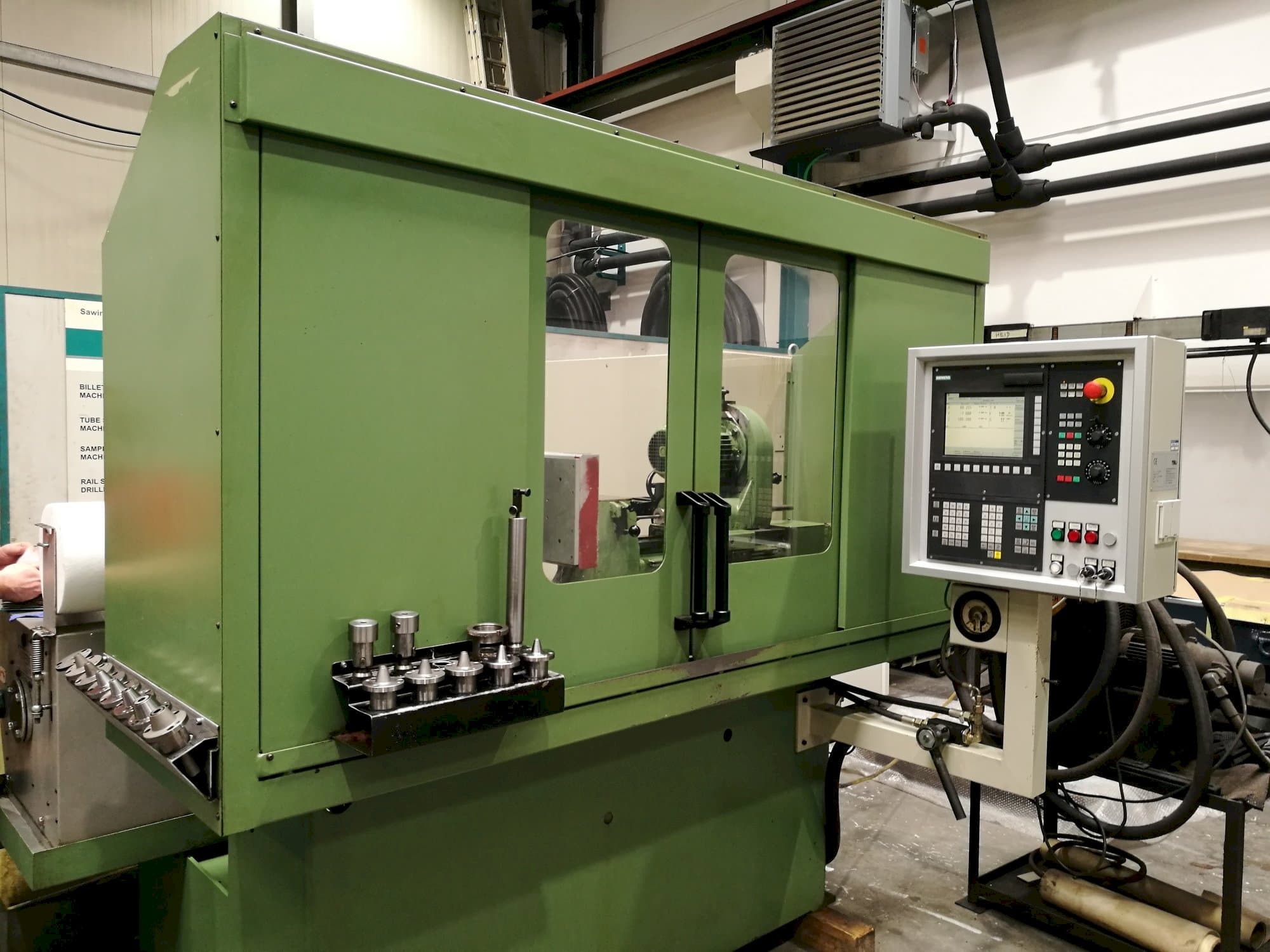 Frontansicht der TTB M10 400 NC  Maschine