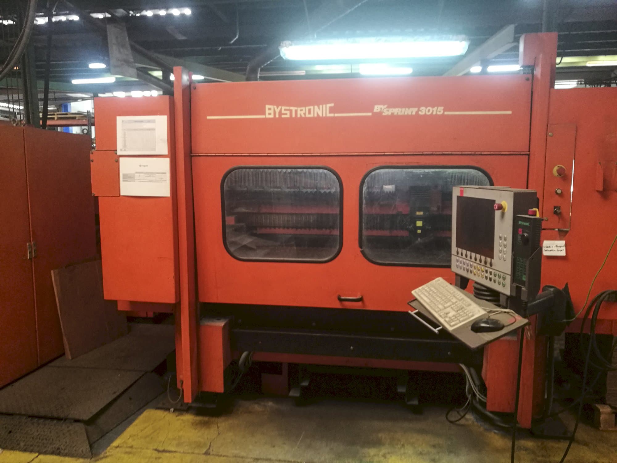 Frontansicht der Bystronic BySprint 3015 Maschine