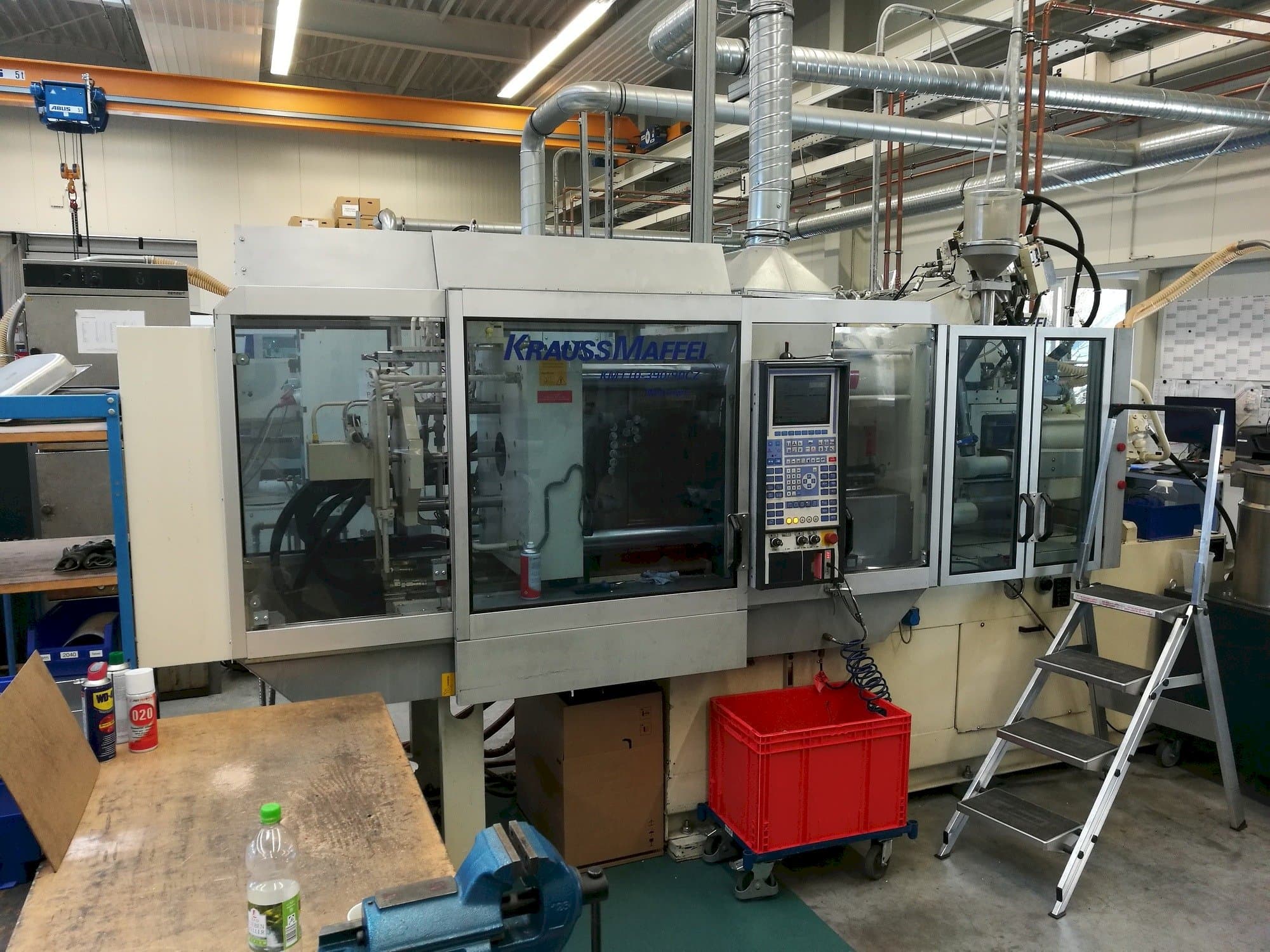 Frontansicht der Krauss Maffei 110-390/90 CZ  Maschine