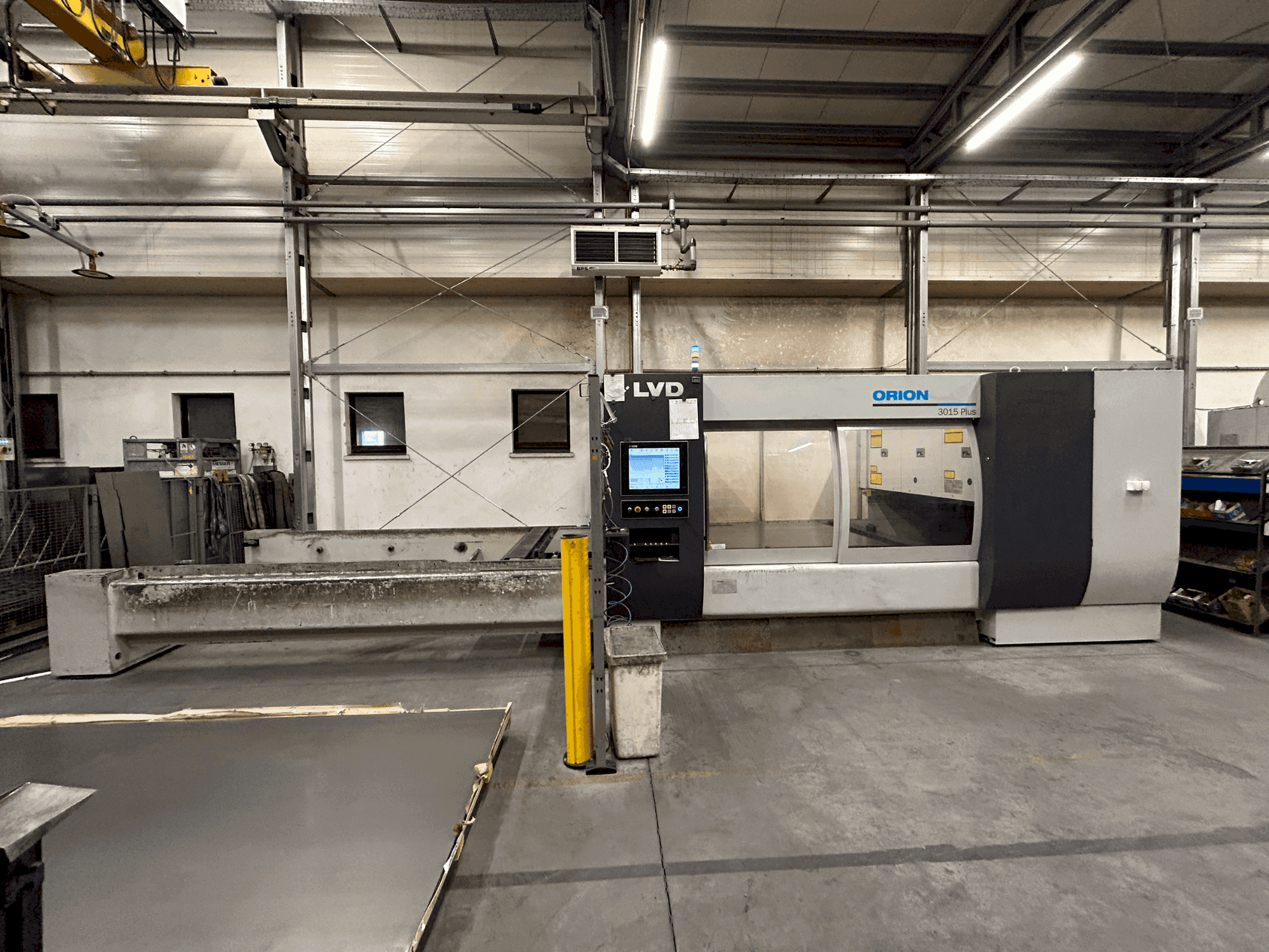 Frontansicht der LVD Orion 3015 Plus  Maschine