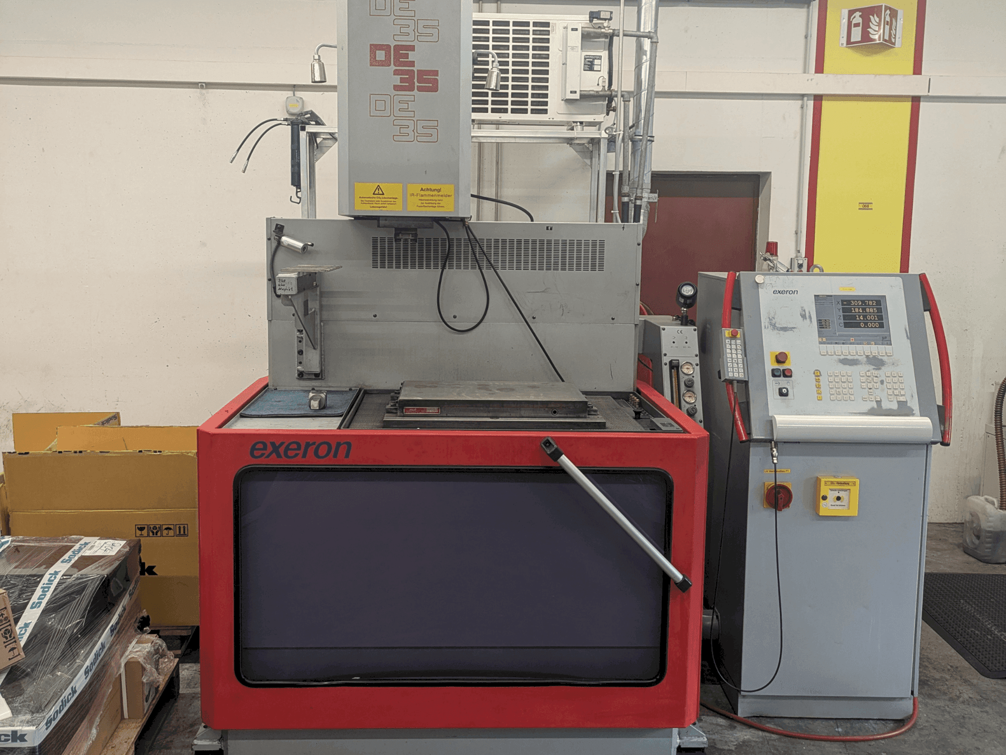 Frontansicht der Exeron DE 35 CE  Maschine