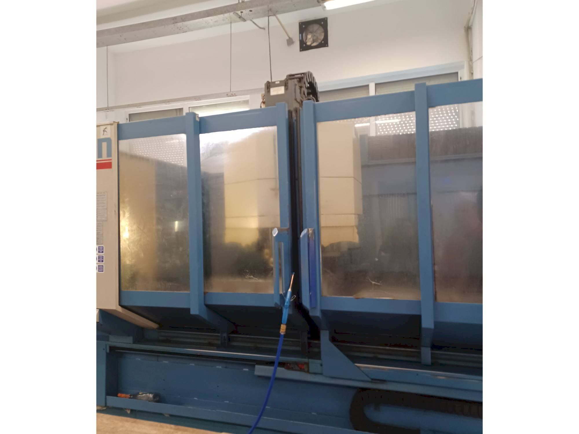 Frontansicht der CHIRON FZ 18 L  Maschine