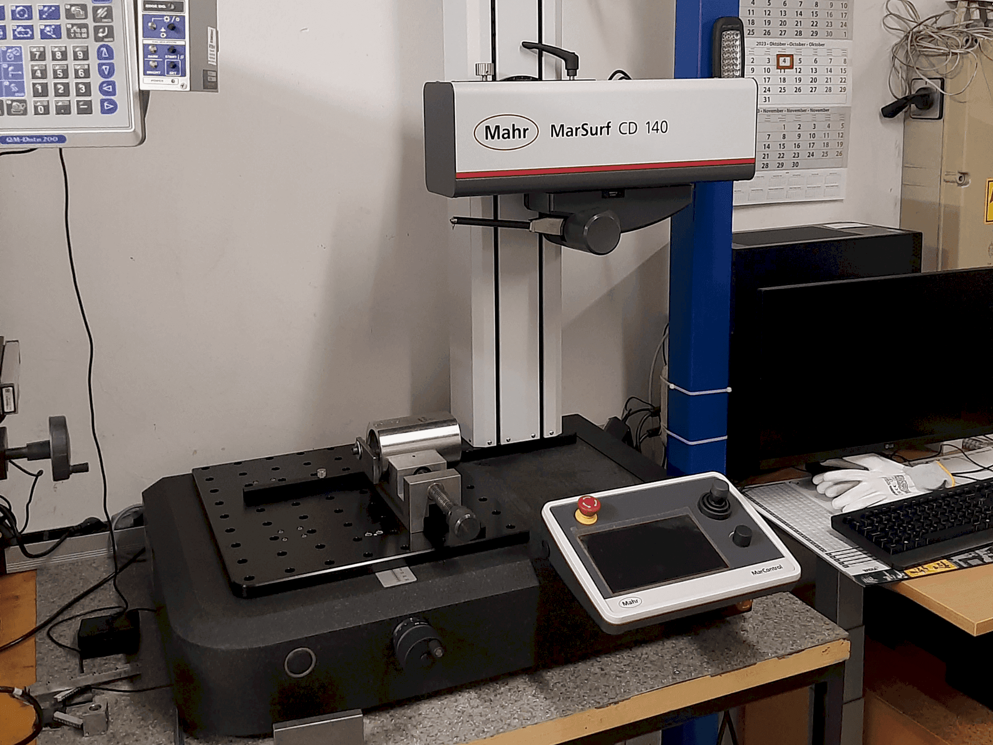 Frontansicht der MAHR MarSurf CD 140  Maschine