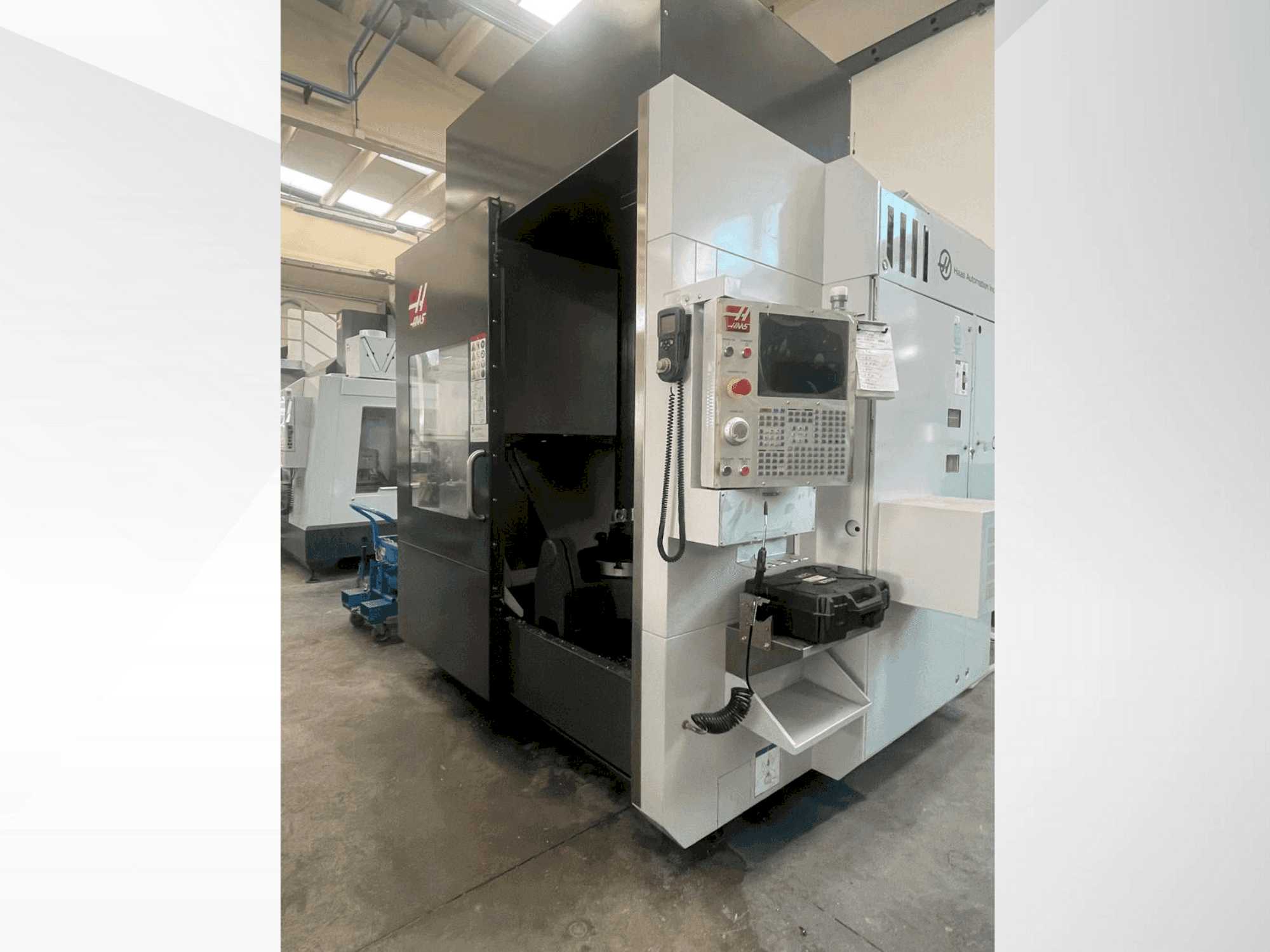 Frontansicht der HAAS UMC750SS  Maschine