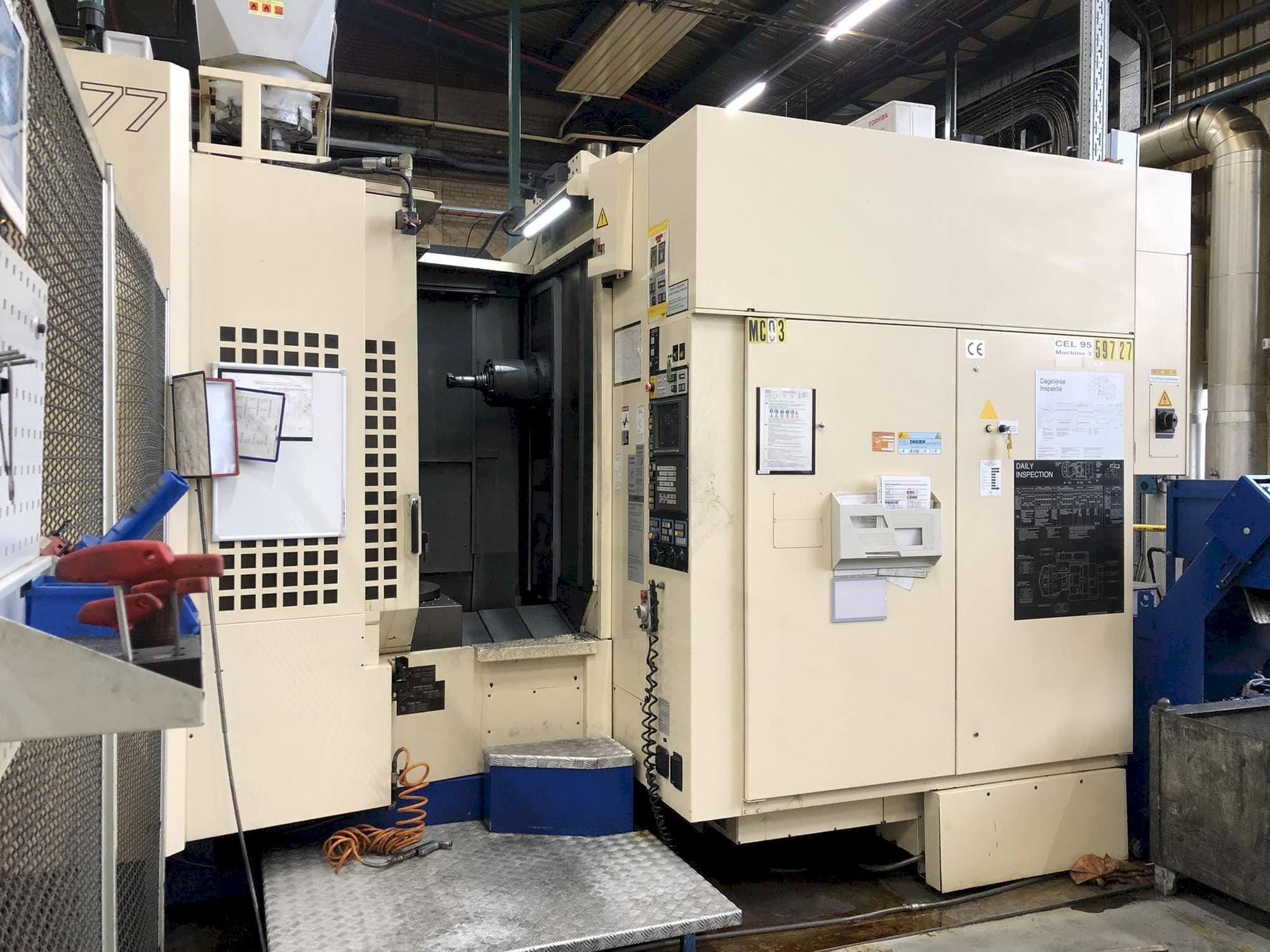 Frontansicht der Makino A77  Maschine