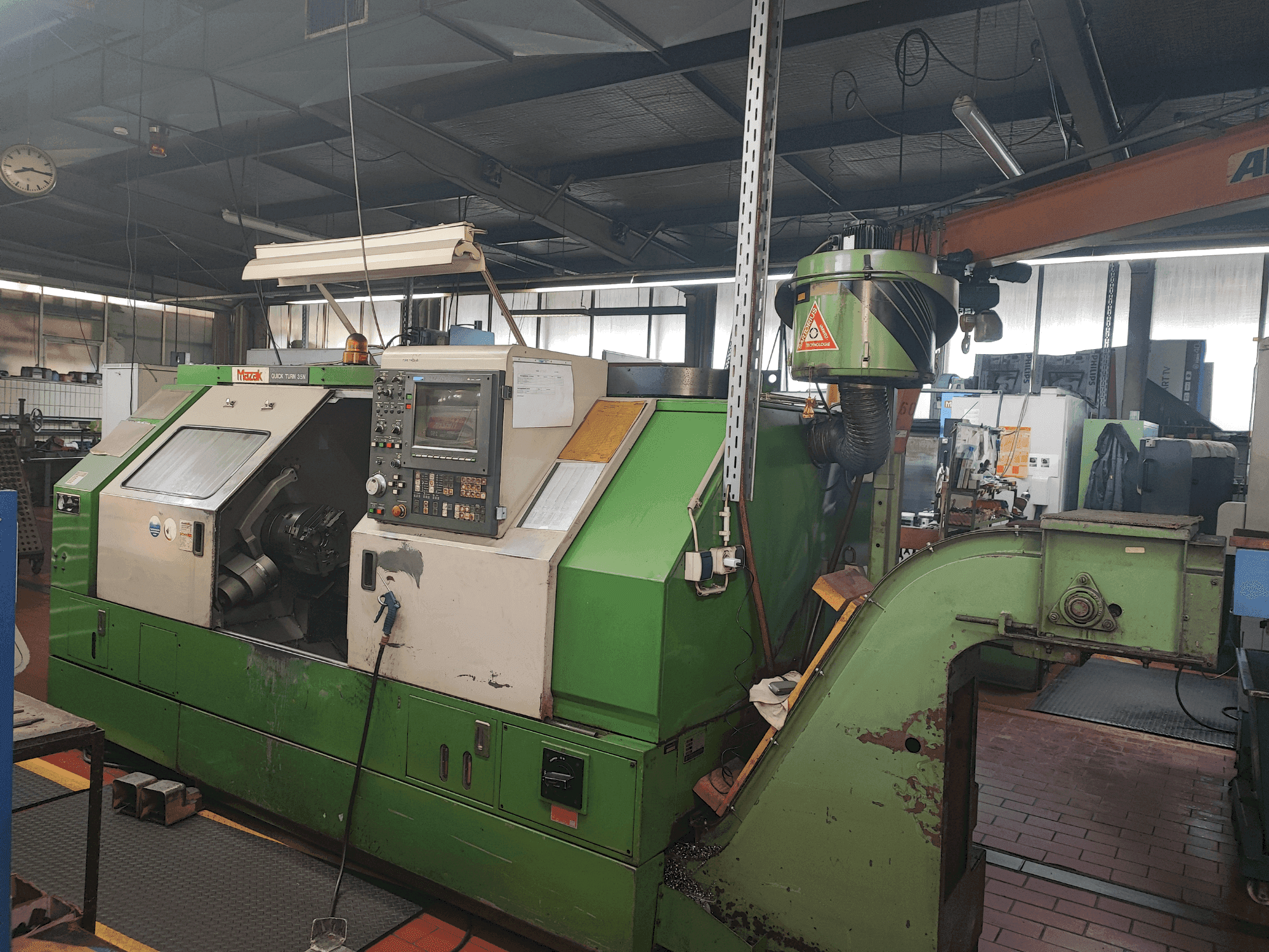 Frontansicht der Mazak QT 35N  Maschine