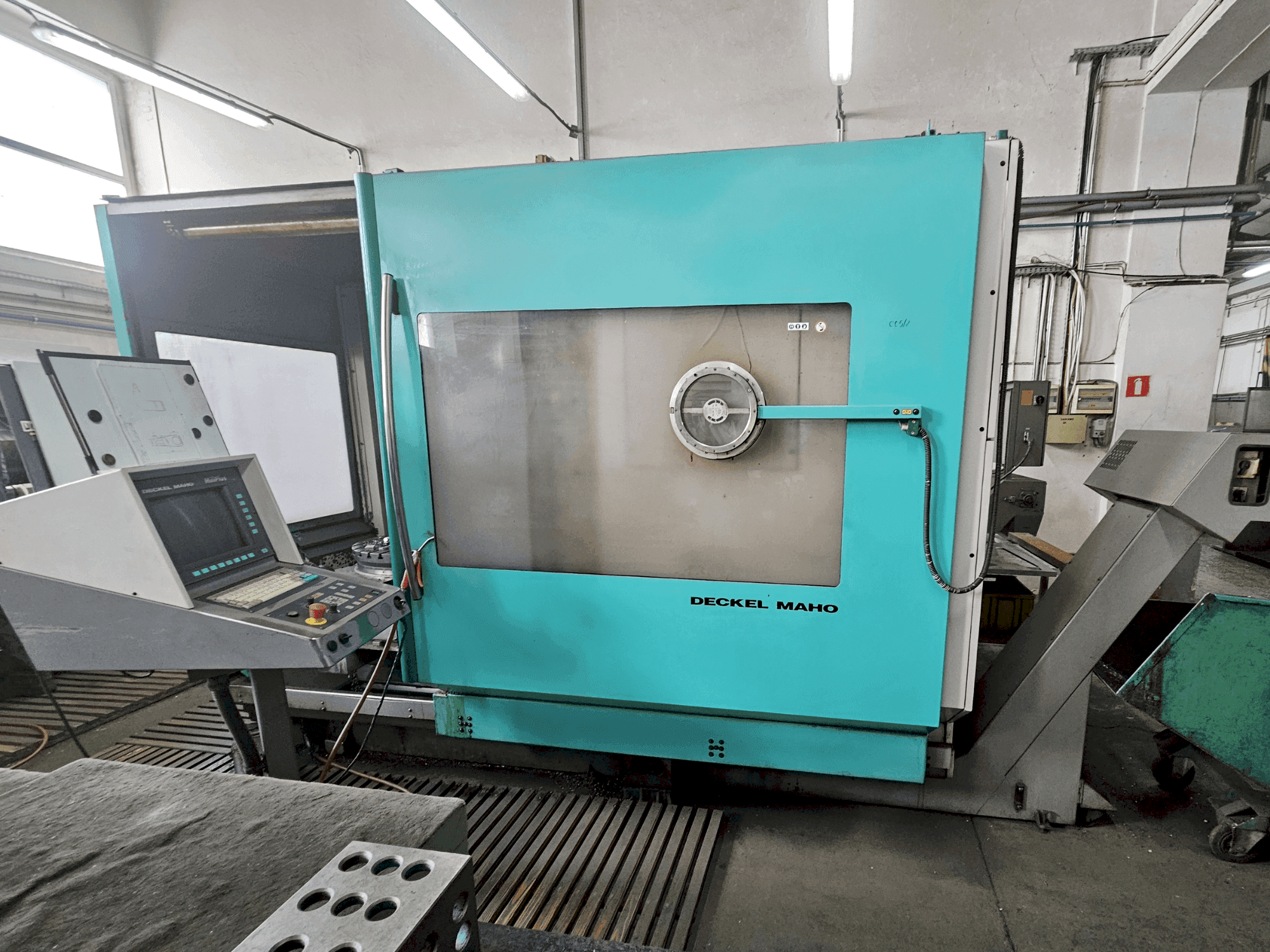 Frontansicht der DECKEL MAHO DMU 60P  Maschine