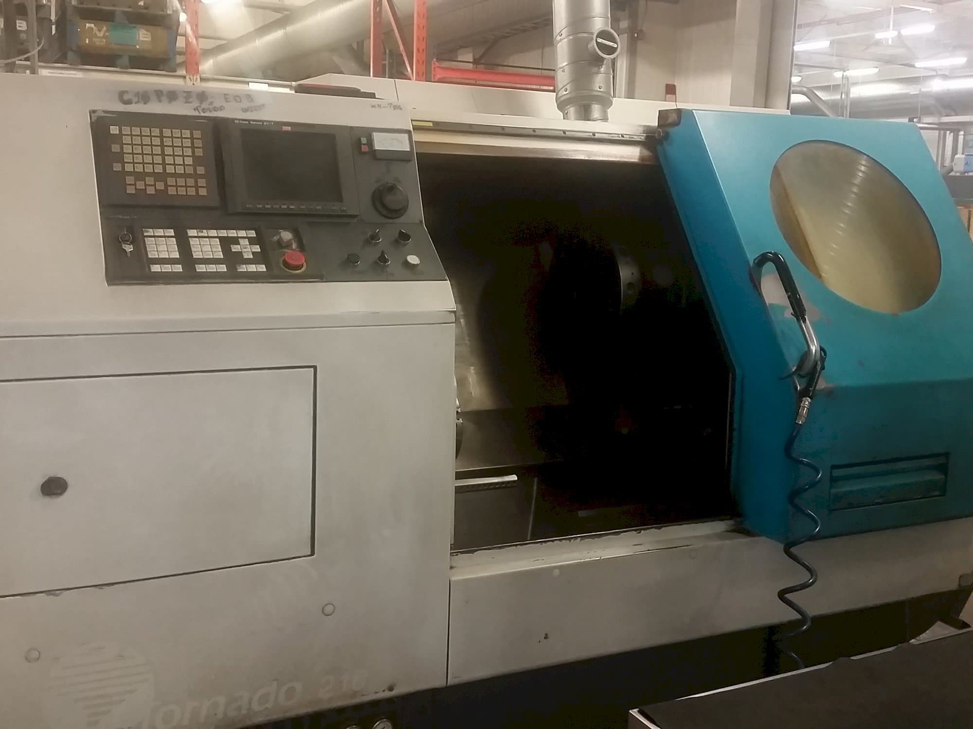 Frontansicht der 600 Lathes Tornado 210  Maschine