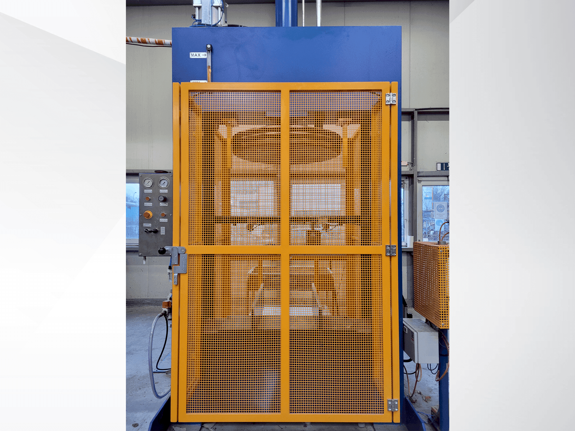 Frontansicht der NANINNI RENATO PV- EXTRUDER MOD.PV800M-AT  Maschine