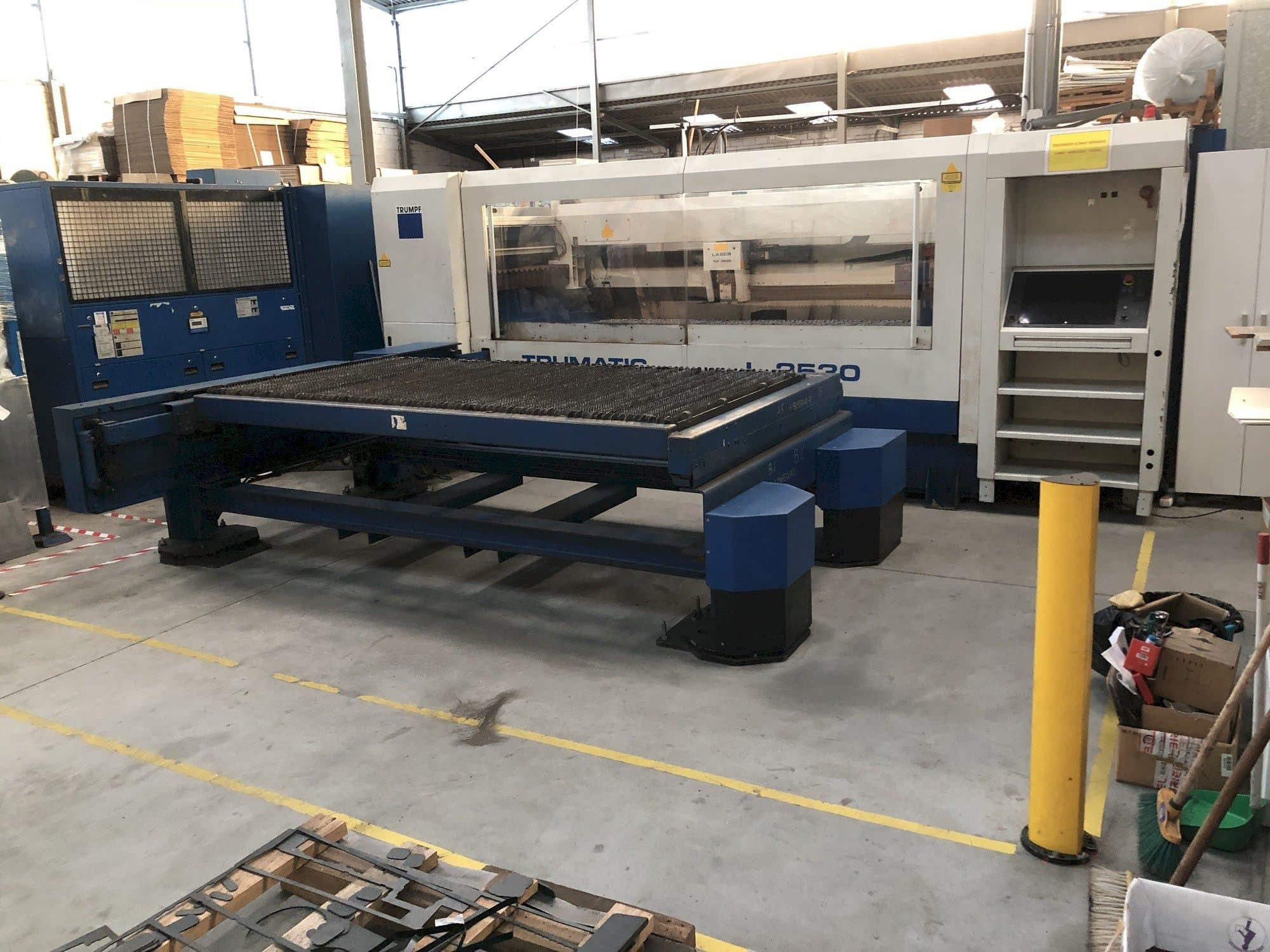 Frontansicht der Trumpf Trumatic L2530  Maschine