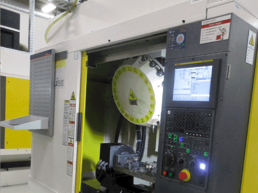 Frontansicht der FANUC ROBODRILL Alpha D21LiB5 Maschine
