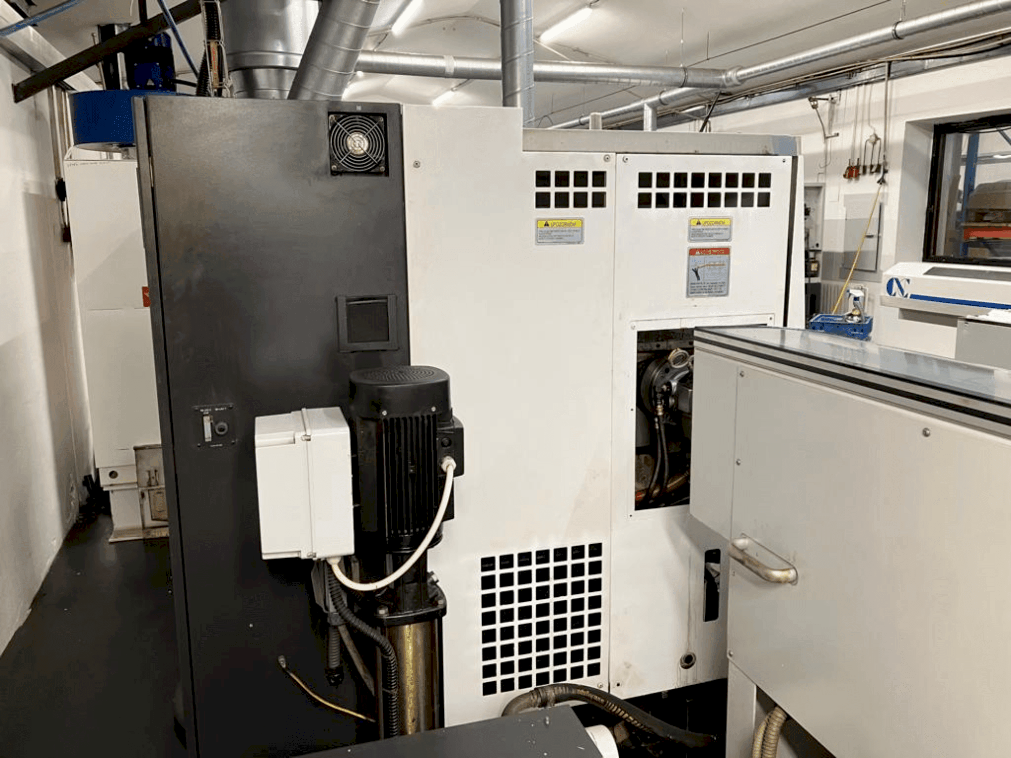 Frontansicht der Okuma LB2000EXII MC  Maschine