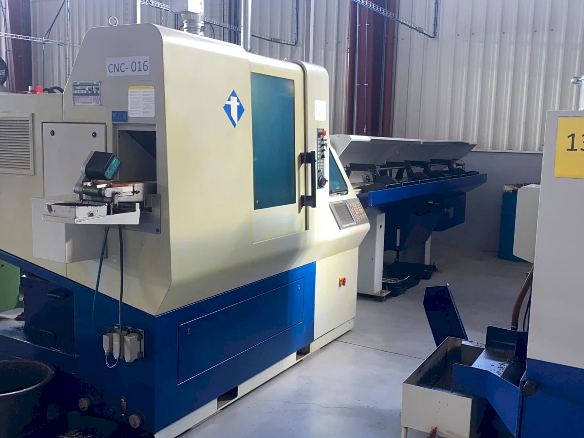 Frontansicht der Tornos DECO 20S  Maschine