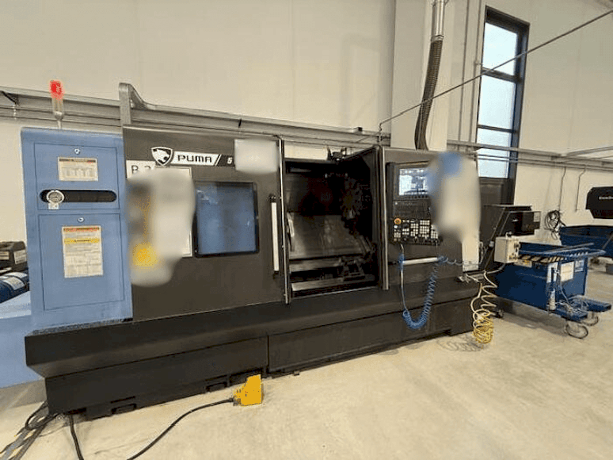 Frontansicht der DOOSAN PUMA 5100A  Maschine