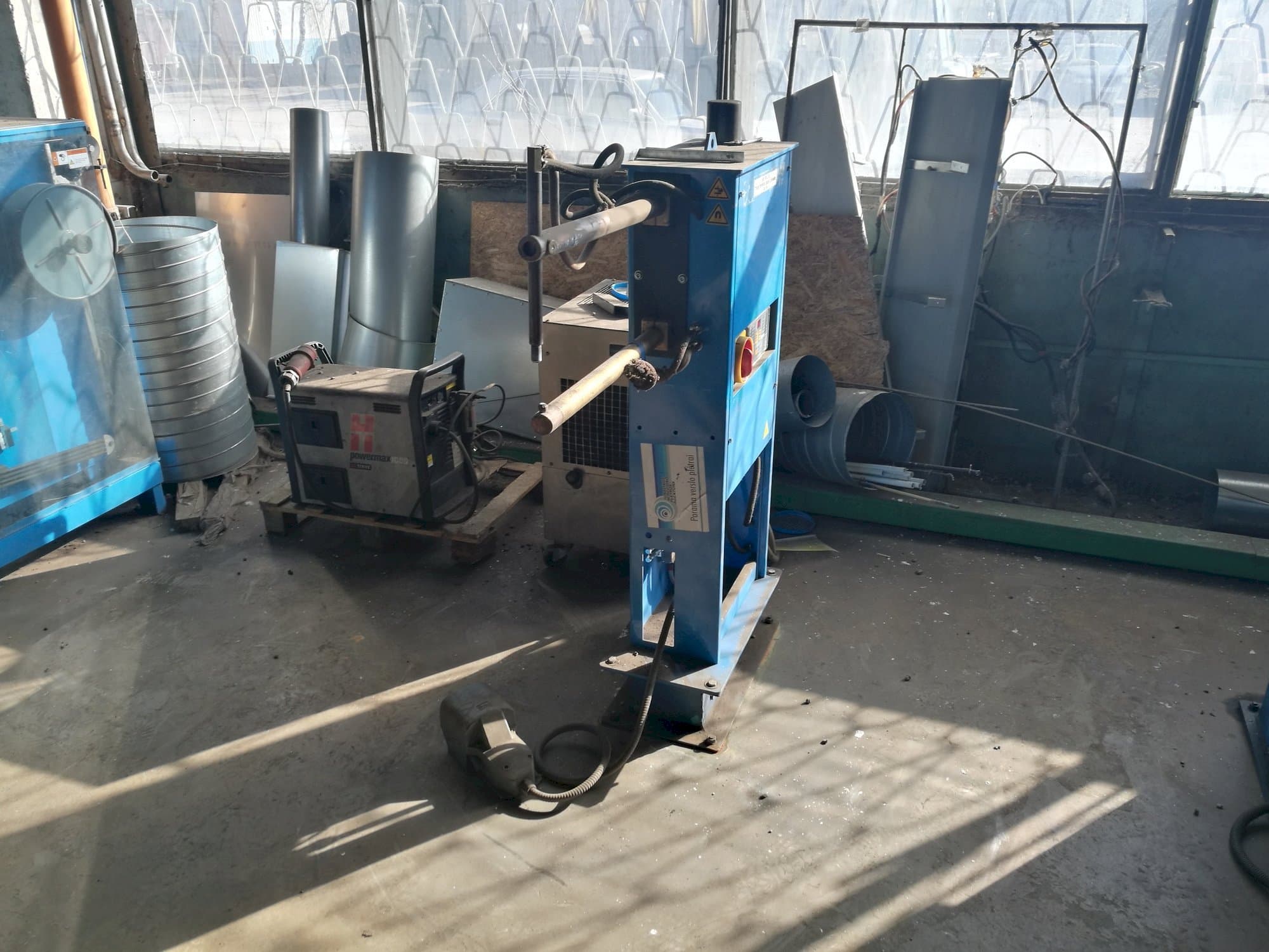 Frontansicht der TECNA 4611N  Maschine