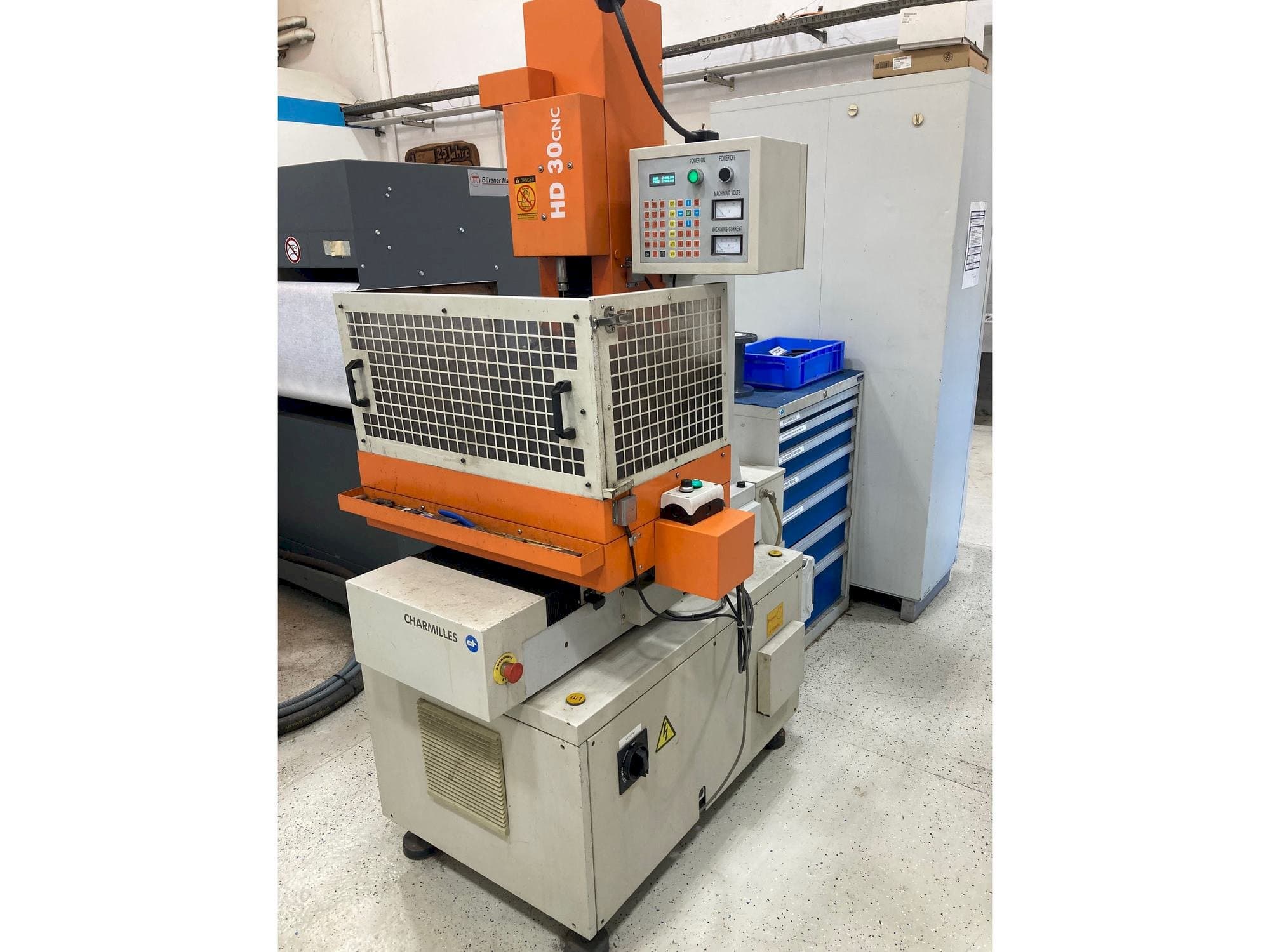 Frontansicht der CHARMILLES HD30CNC  Maschine