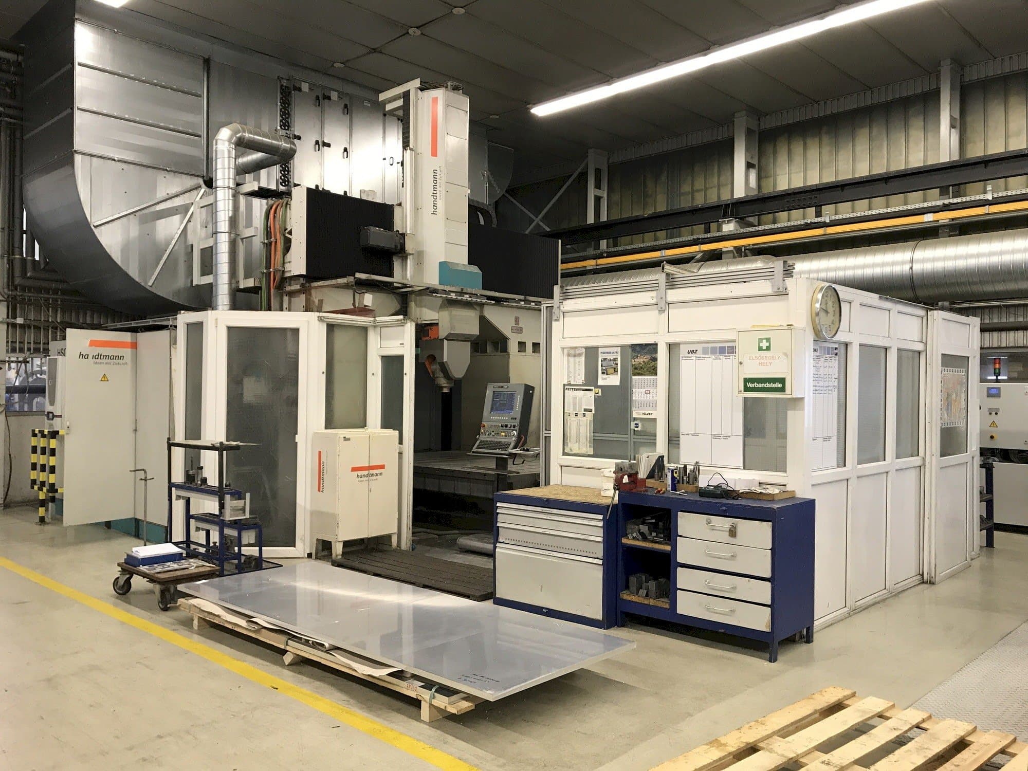 Frontansicht der Handtmann UBZ NT 300/200 T2  Maschine