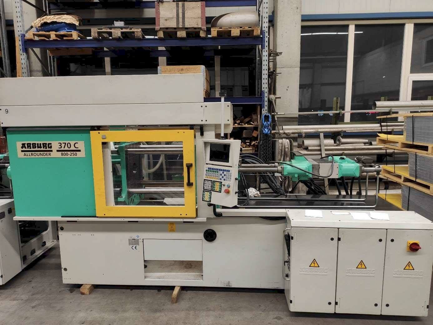 Frontansicht der Arburg 370C-800-250  Maschine