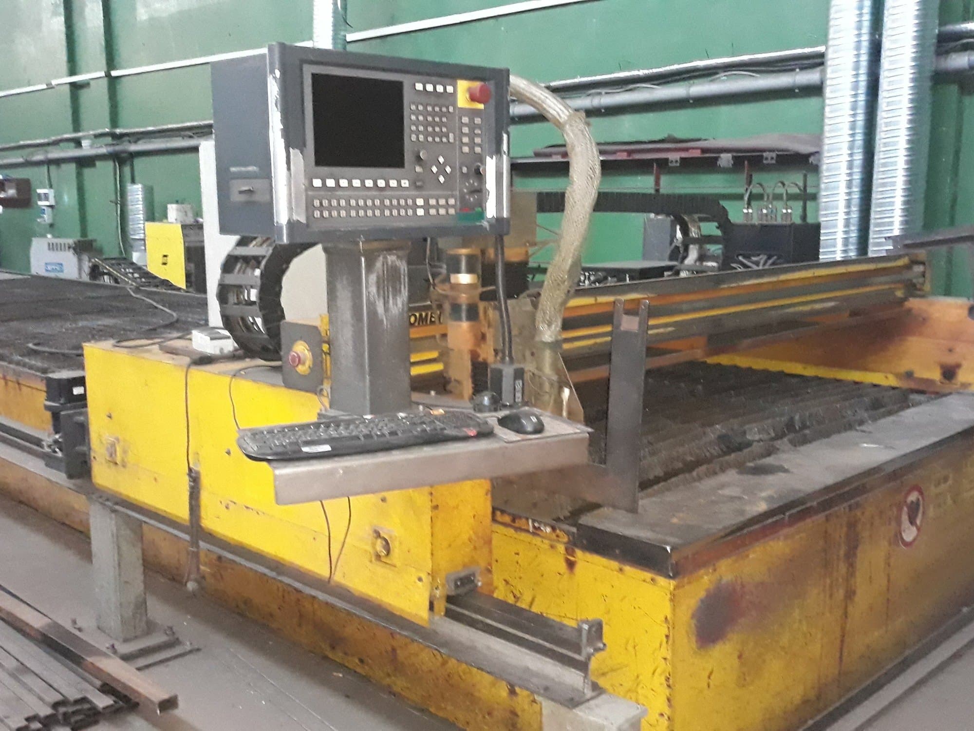 Frontansicht der ESAB CXD-P 3000  Maschine