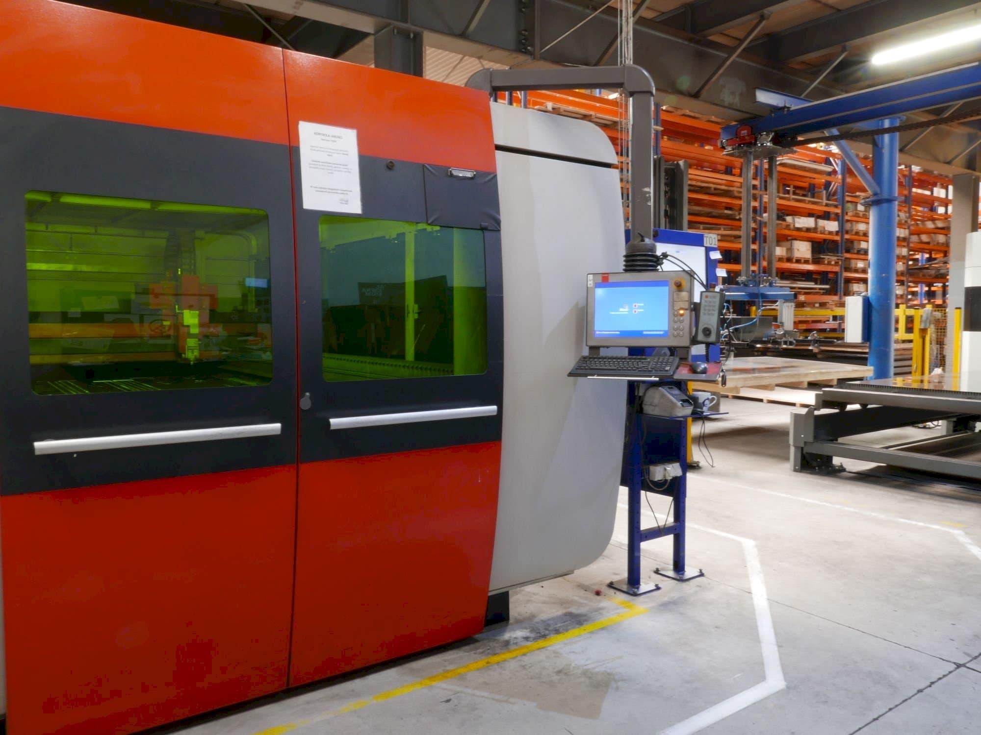 Frontansicht der Bystronic BySprint Fiber 3015  Maschine