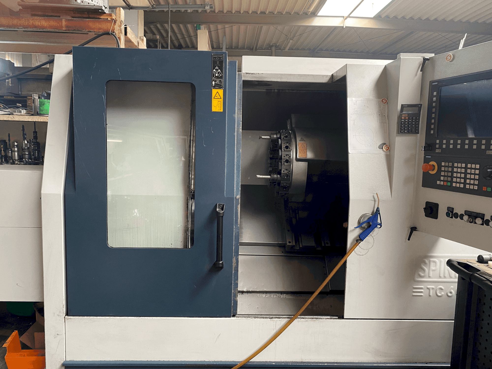 Frontansicht der SPINNER TC 600-65MC  Maschine
