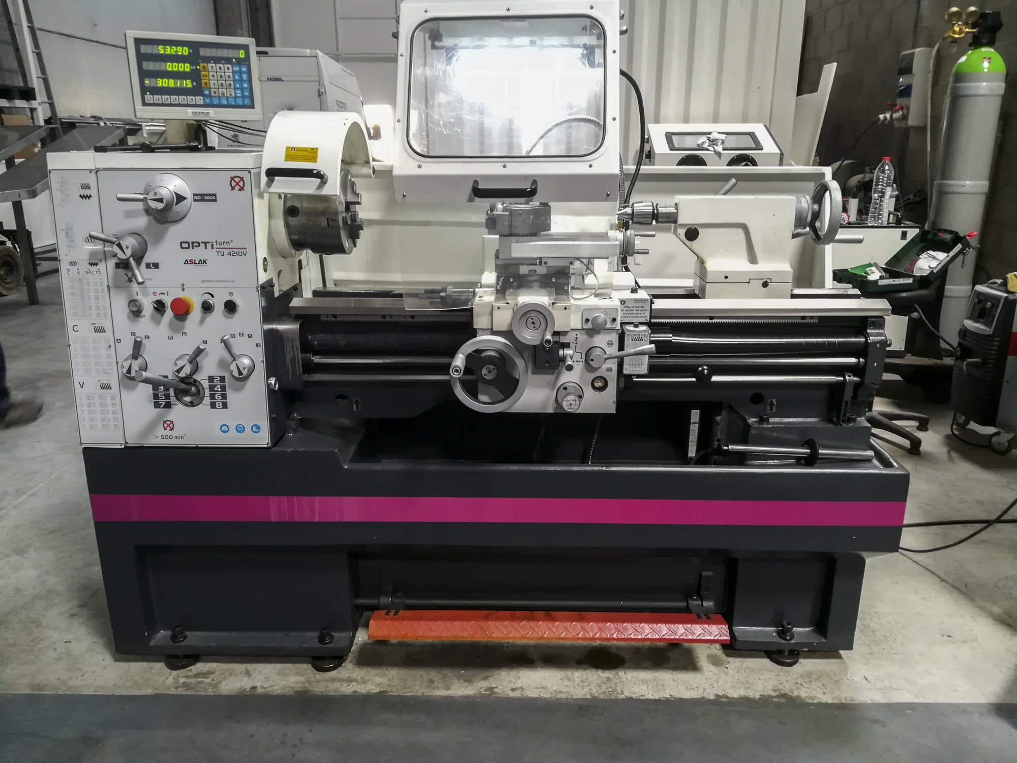 Frontansicht der Optimum TU 4210V Maschine