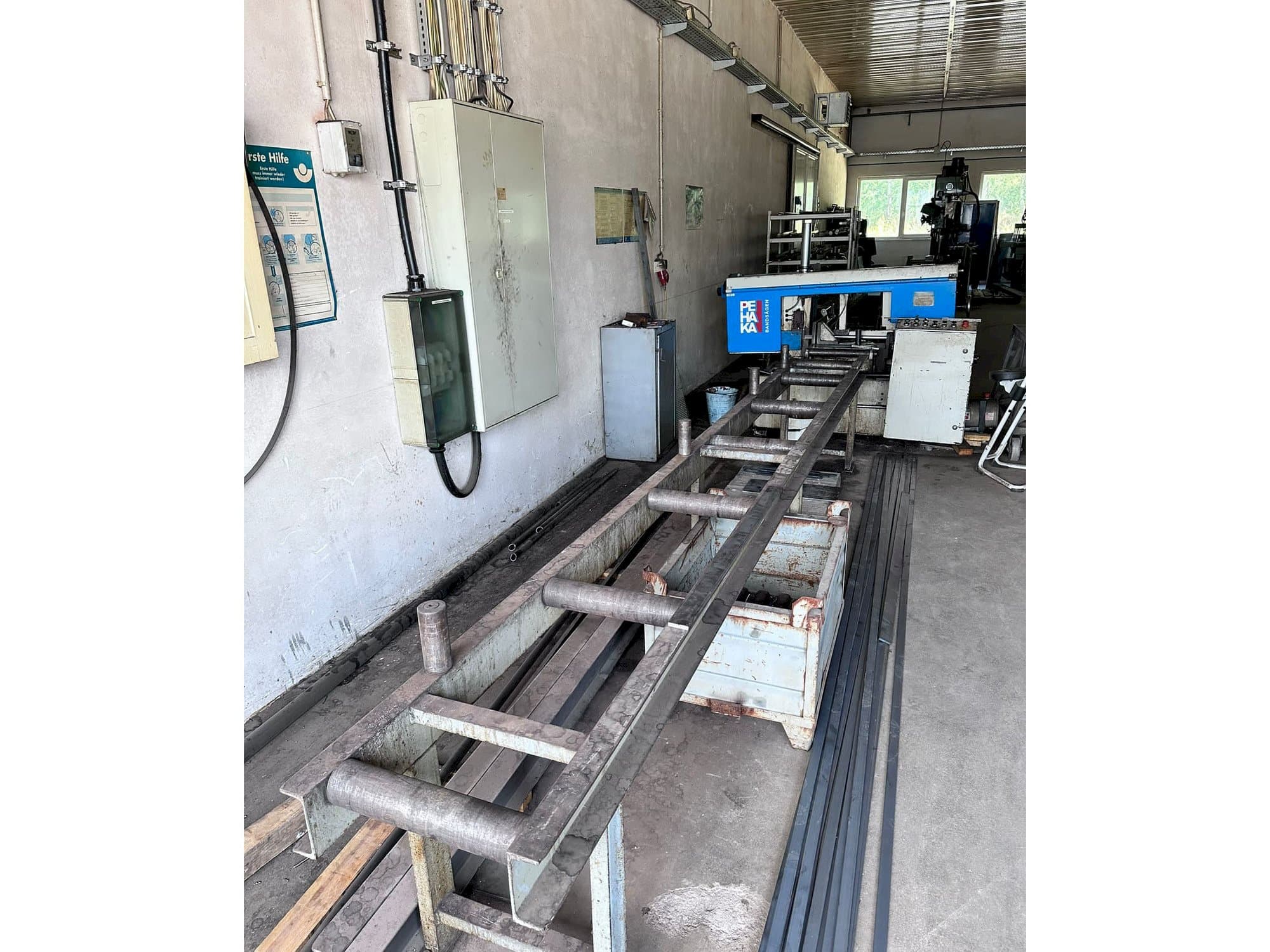 Frontansicht der Pehaka .  Maschine