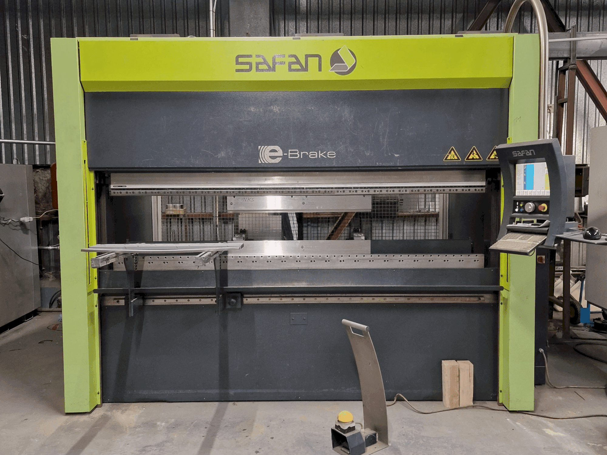 Frontansicht der Safan E-Brake 80-2550-Ts3 Cnc  Maschine