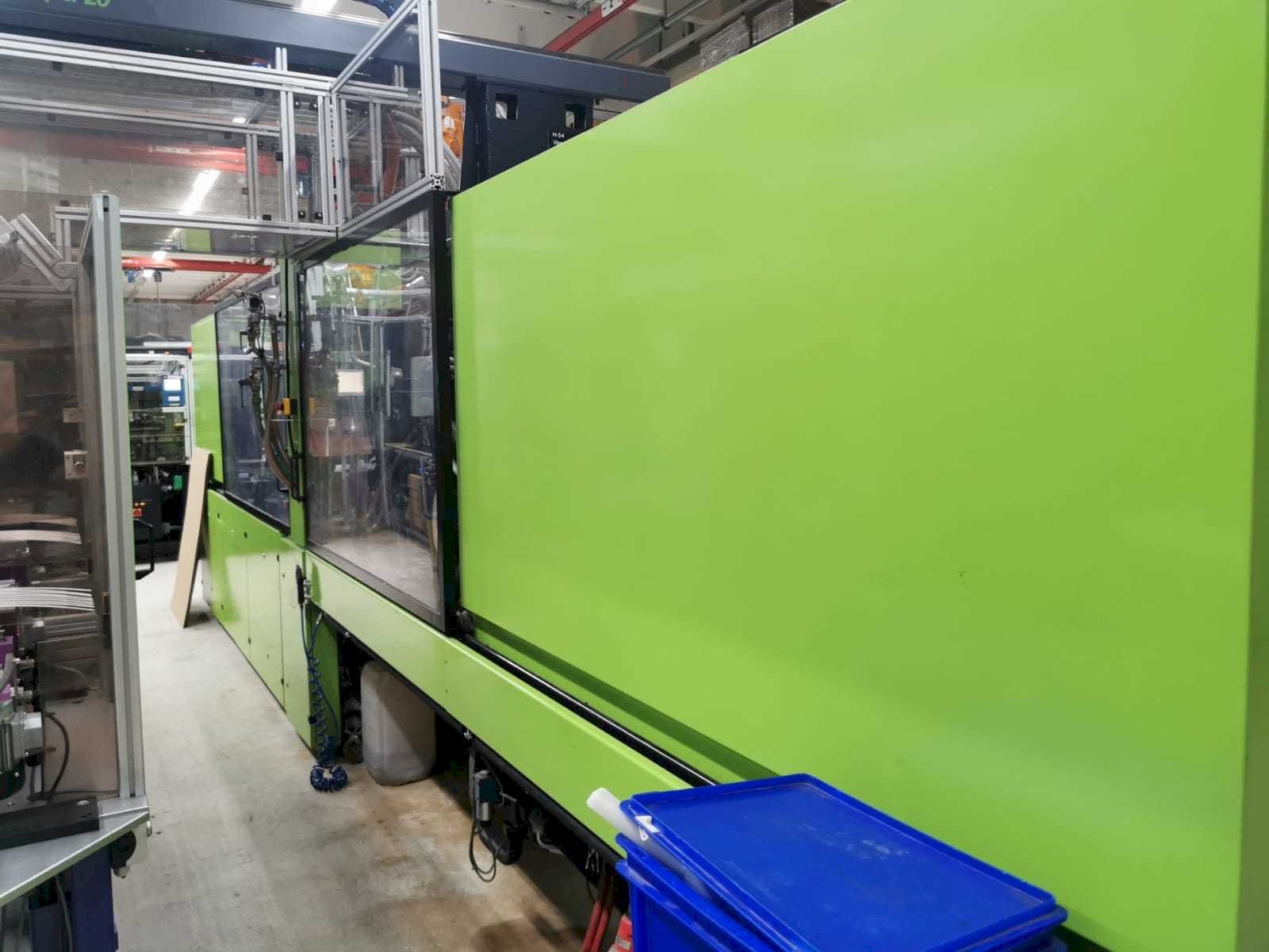 Rechte Seitenansicht der Engel ES 1800/400 HL  Maschine