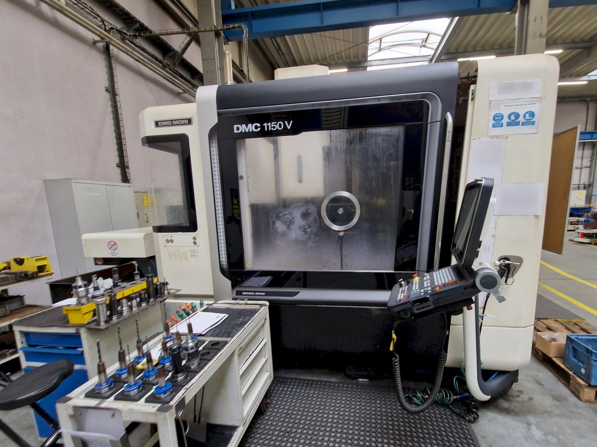 Frontansicht der DMG MORI DMC 1150 V  Maschine