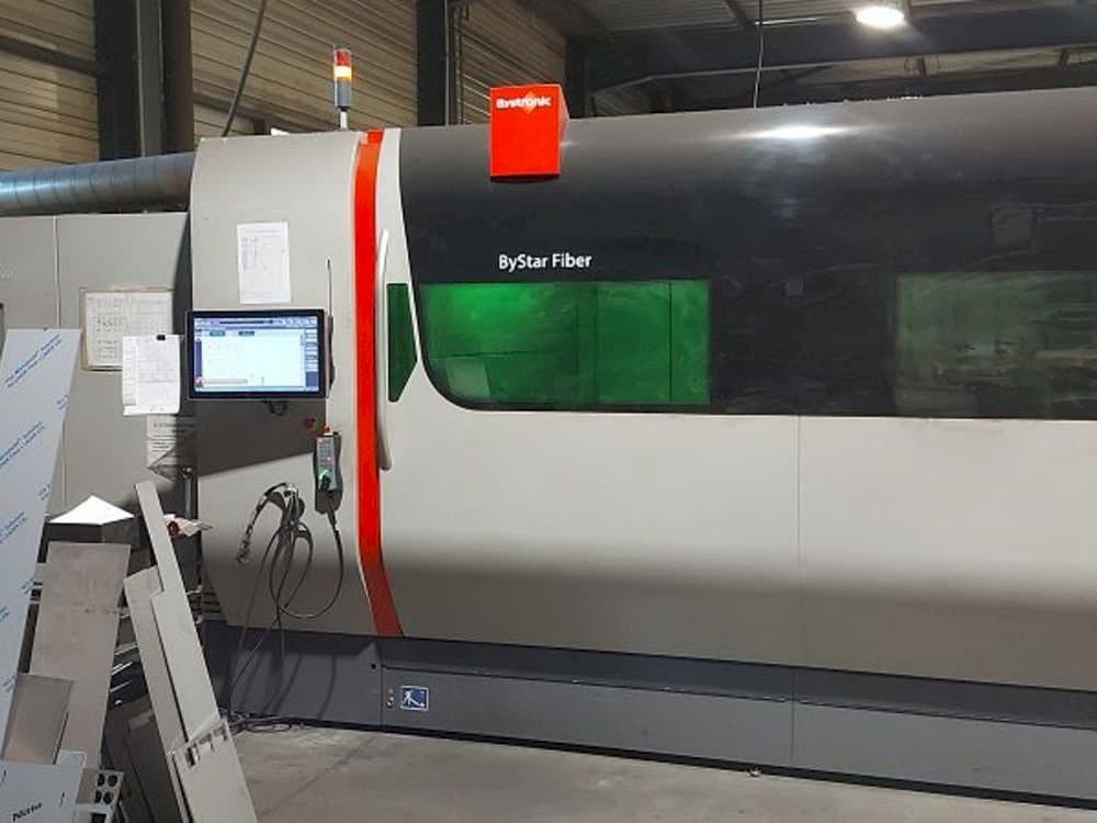 Frontansicht der Bystronic Bystar fiber  Maschine