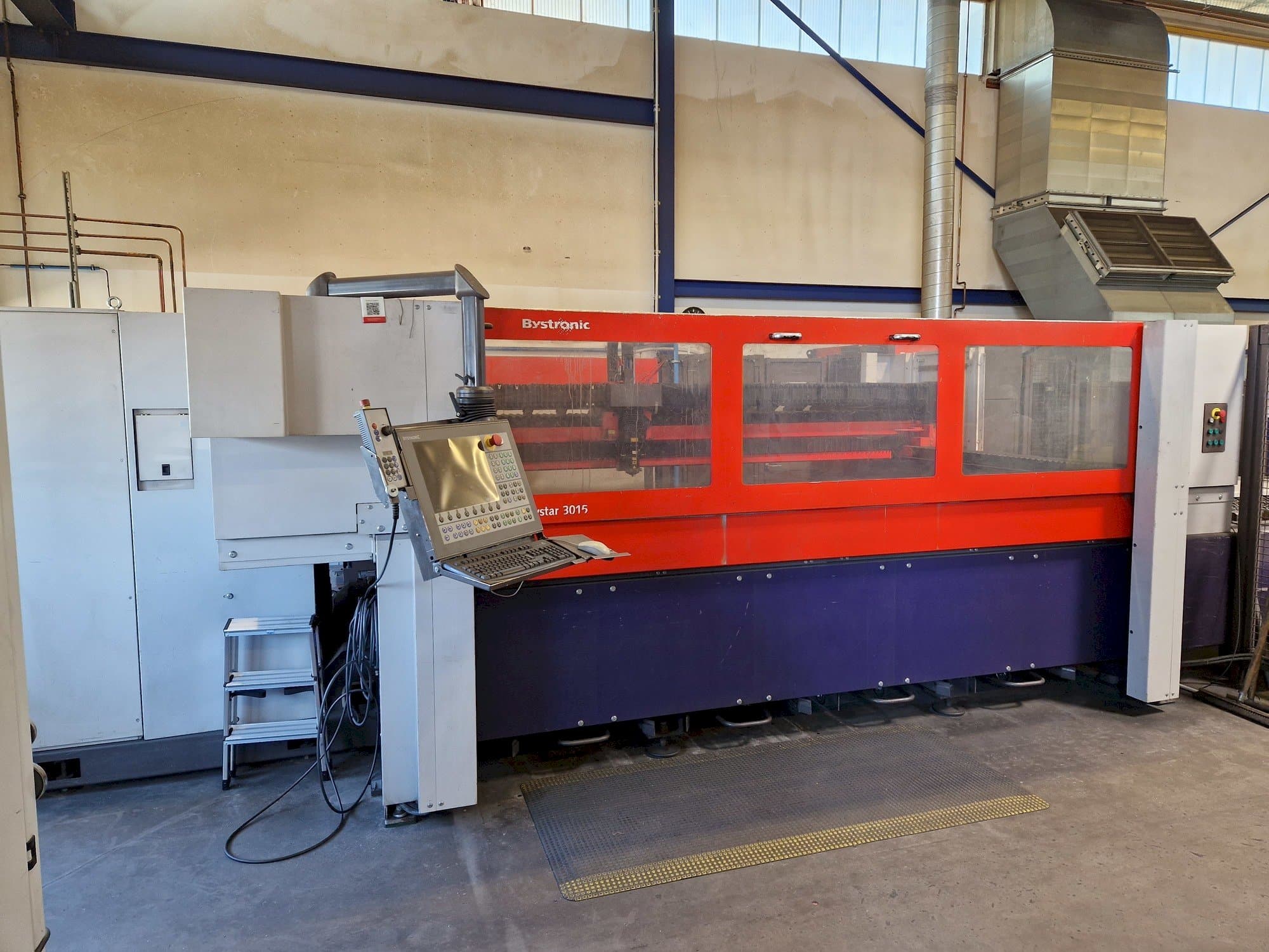 Frontansicht der Bystronic Bystar 3015  Maschine