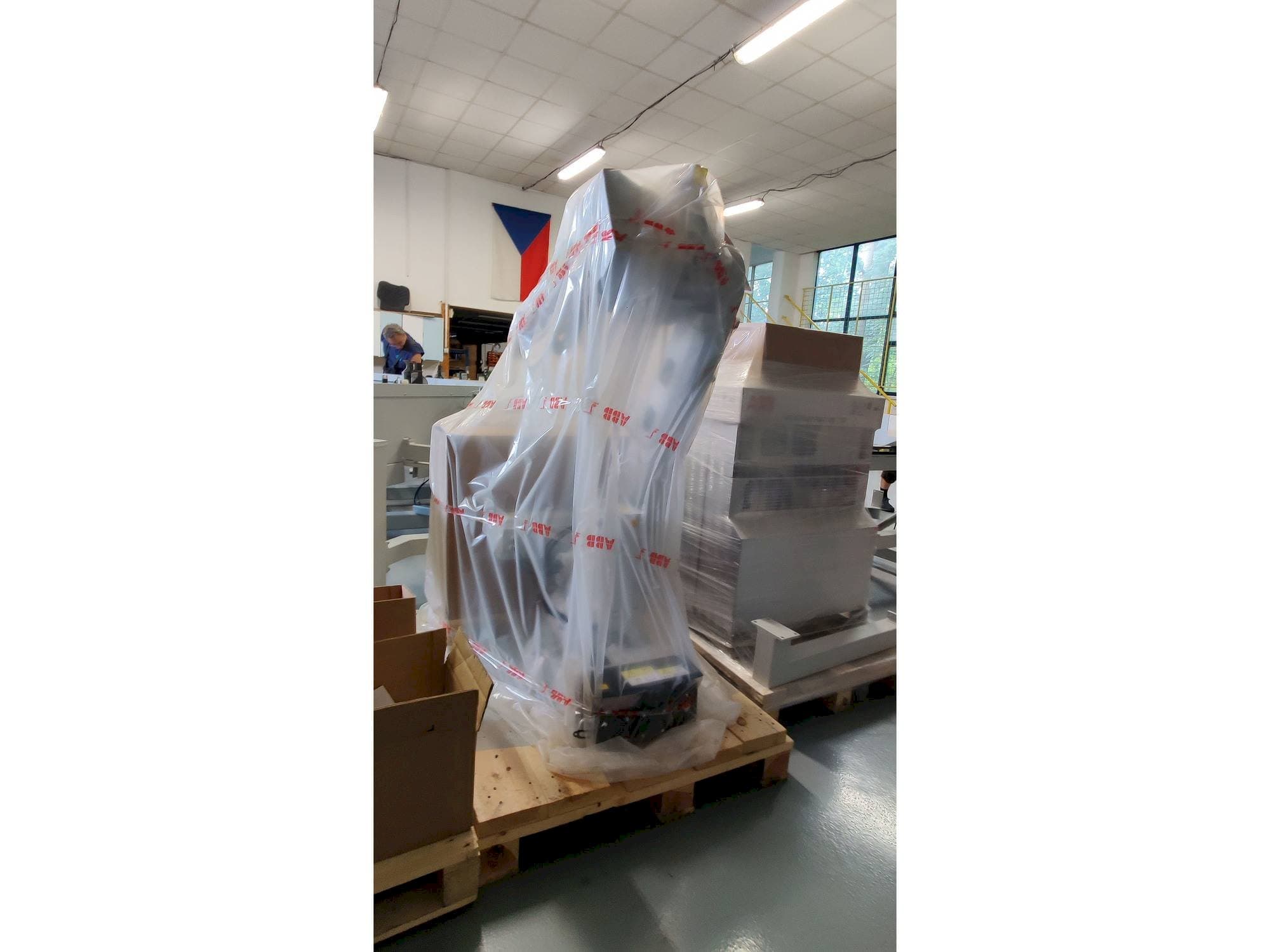 Frontansicht der ABB IRB 4600 Maschine