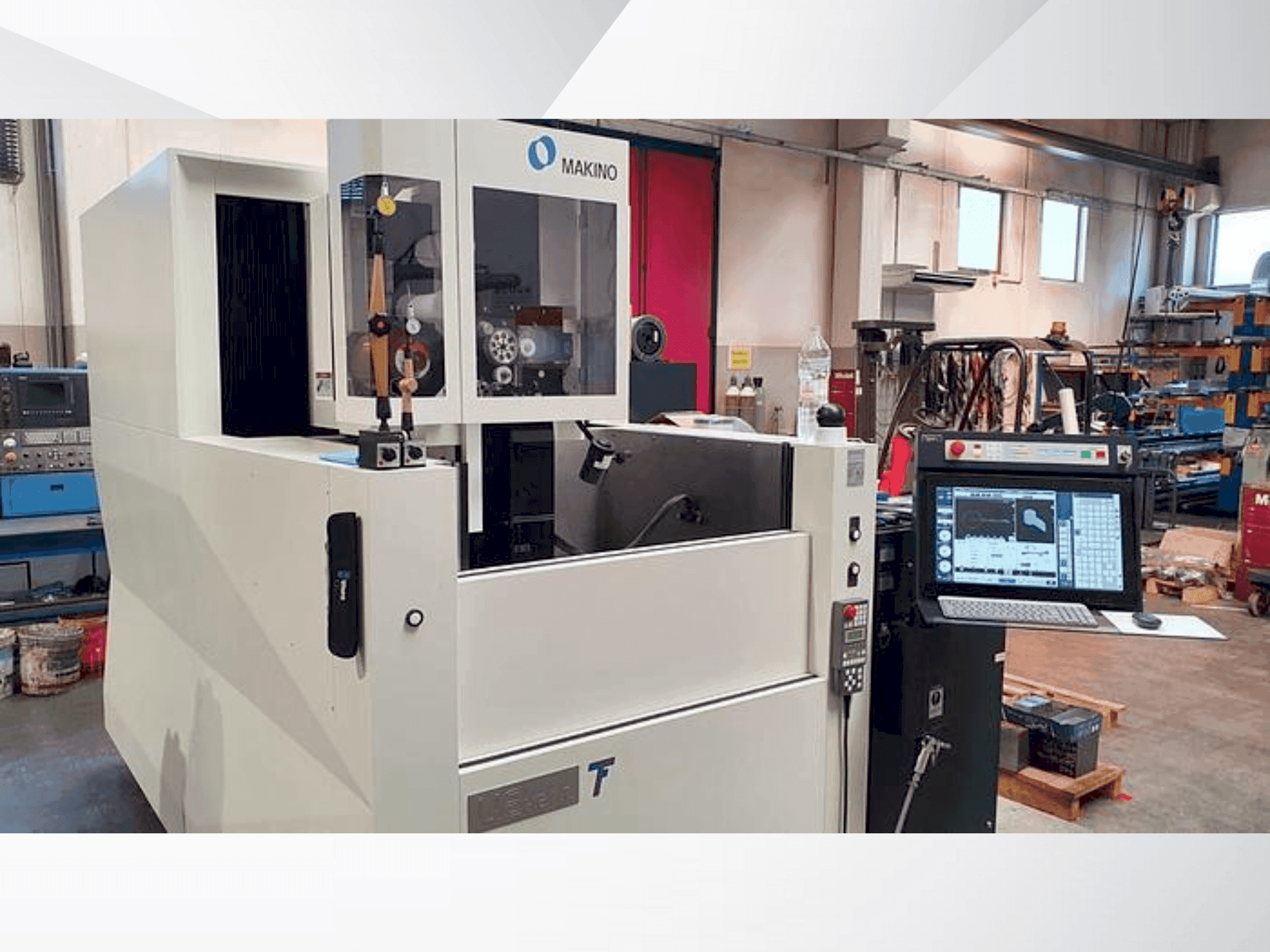 Frontansicht der Makino U6 HEAT  Maschine