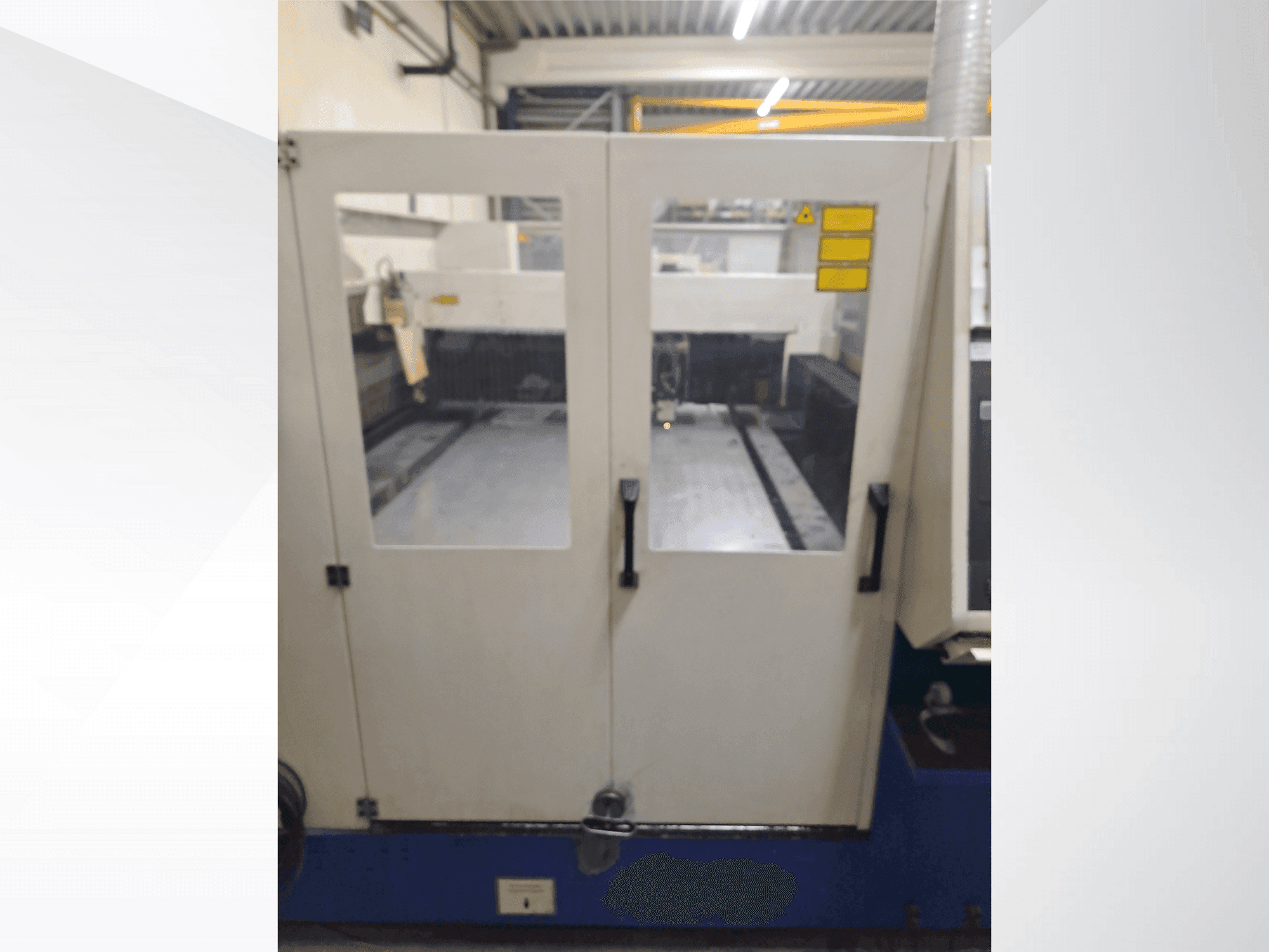 Frontansicht der TRUMPF TRUMATIC 3030  Maschine